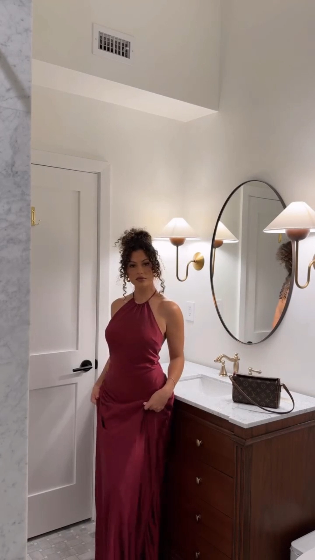 A lil curly hair updo to complete the holiday glam 🥰💃🏽🎄 comment DRESS for outfit 🔗’s!

#curlyhair #curlyhairstyles #3bcurls #holidayoutfit #holidayglam