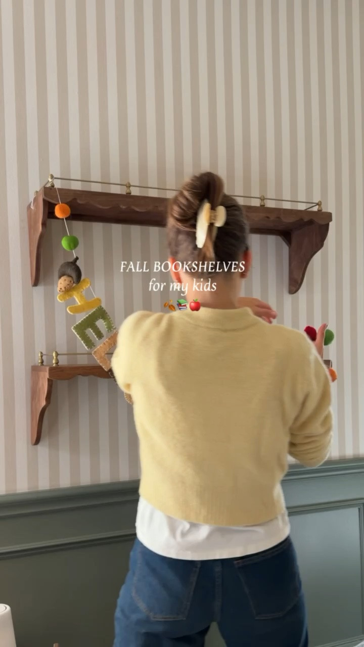 FALL BOOKSHELVES 🍂🤎

#LTKKids #LTKHome #LTKmomlife
