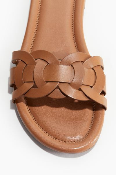 Leather sandals - No heel - Light brown - Ladies | H&M GB | H&M (UK, MY, IN, SG, PH, TW, HK)