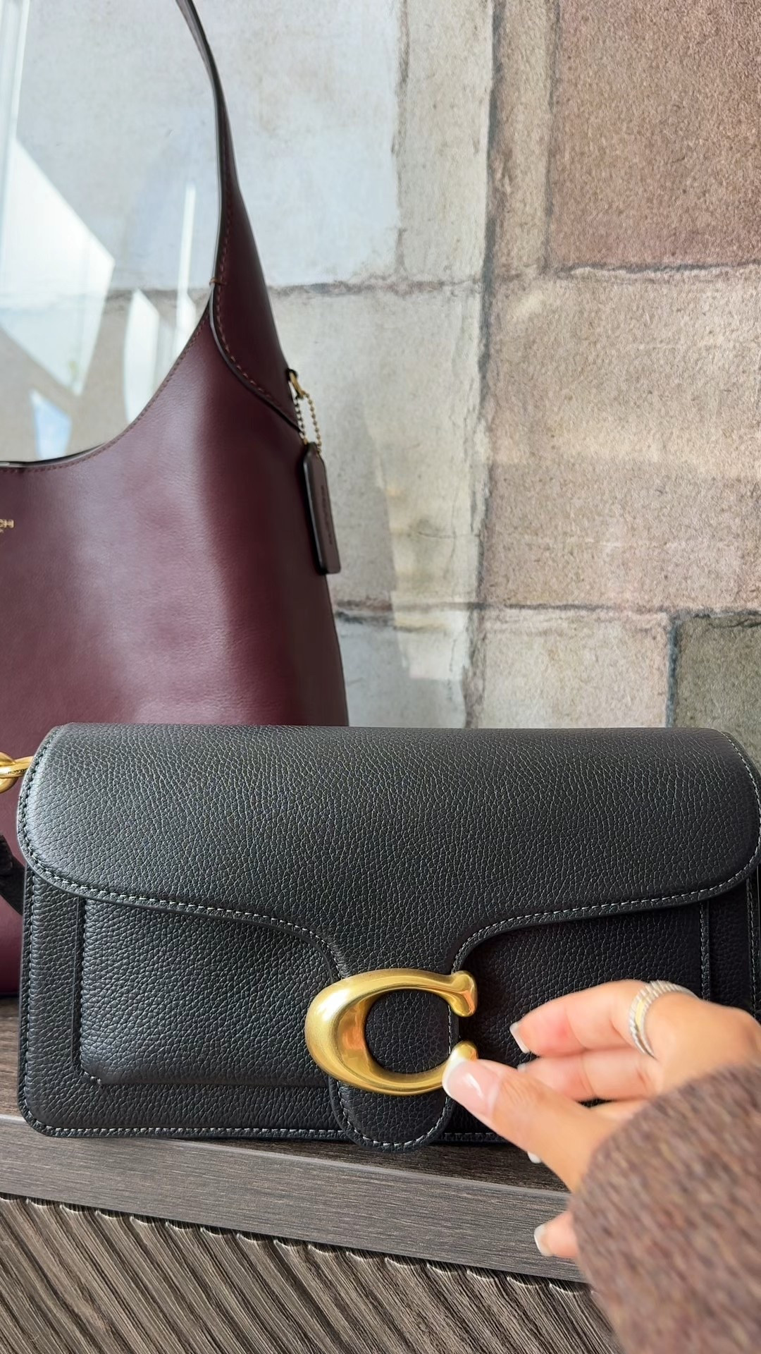 Here’s What fits in both the Tabby 26 and Brooklyn shoulder bag 34 from @coach! #CoachNY #CoachPartner 