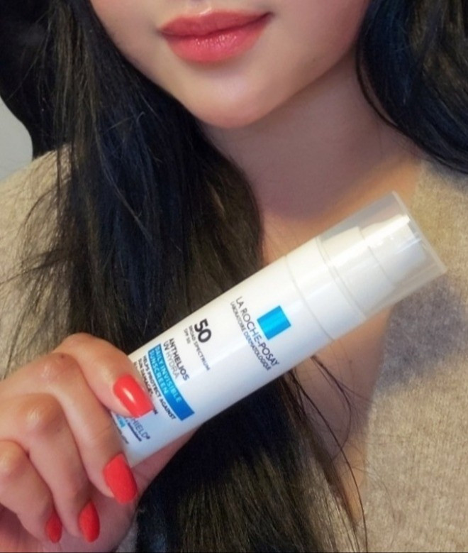 I've always heard great things about La Roche-Posay, and this daily sunscreen exceeded my expectations. With SPF 50 and added hyaluronic acid, it serves as both a sunscreen and a moisturizer. The lightweight formula easily absorbs into the skin, leaving no thick or oily residue. I appreciate that it doesn't irritate my sensitive skin and lives up to La Roche-Posay's reputation. The slight sheen it leaves is subtle, not oily or shiny. The light fragrance and non-existent feel make it perfect for sensitive skin. Additionally, it feels moisturizing, doesn't leave a white cast, and lasts without being overly sticky. Overall, it's a fantastic addition to my skincare routine.https://rstyle.me/+9NyNSb2Gishgu-CSmCH-ew#giftedbylarocheposay#Larocheposay @larocheposayusa

#LTKbeauty #LTKMostLoved #LTKsalealert