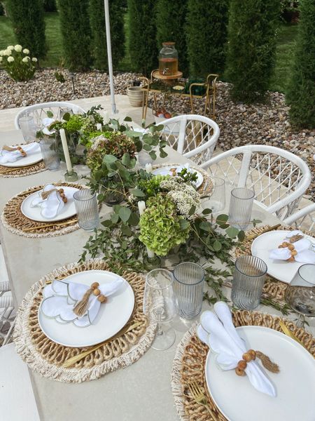 Walmart home finds outdoor tablescape, outdoor entertaining 