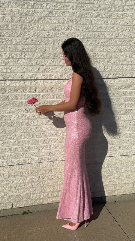 Pink sparkly wedding guest dress 


#LTKwedding #LTKpartywear #LTKsummer