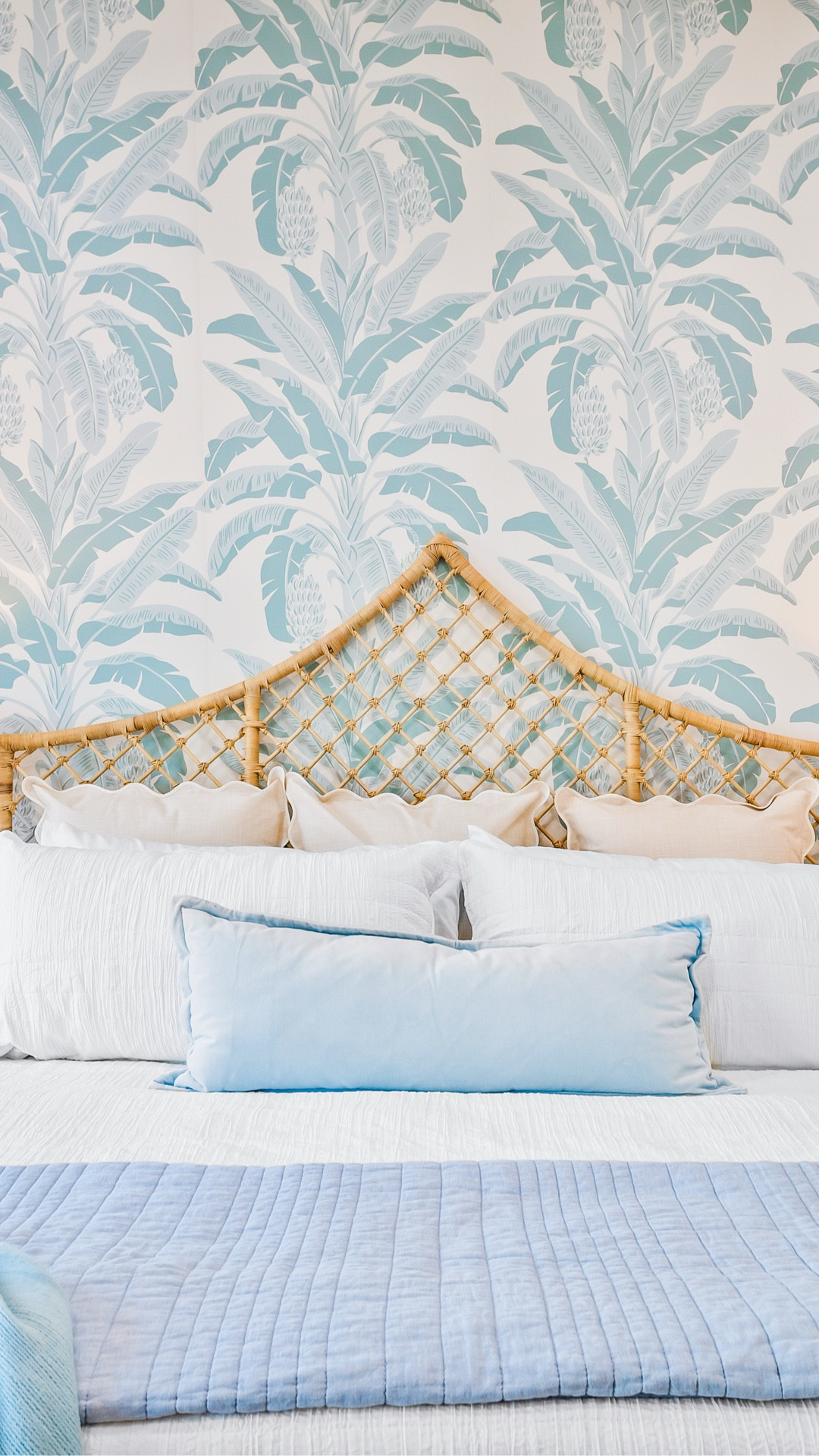 We don’t do boring bedrooms around here! 🌊 Thibaut’s Banana Tree Spa Blue wallpaper = instant coastal chic getaway! 🌴

#wallpaper #interiordesign #bedroom #bedroominspo #bedroomdesign #homedecor