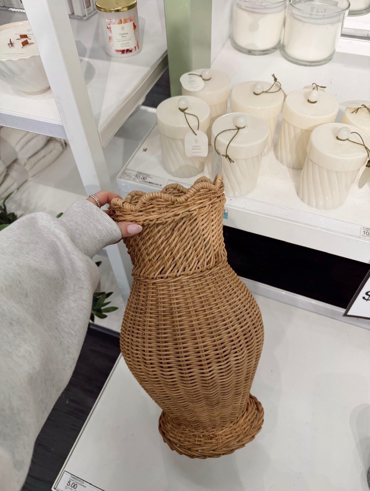 Everything about this vase screams spring! Add some tall stems and you’re set 🌸


#LTKHome #LTKSeasonal #LTKdayinmylife