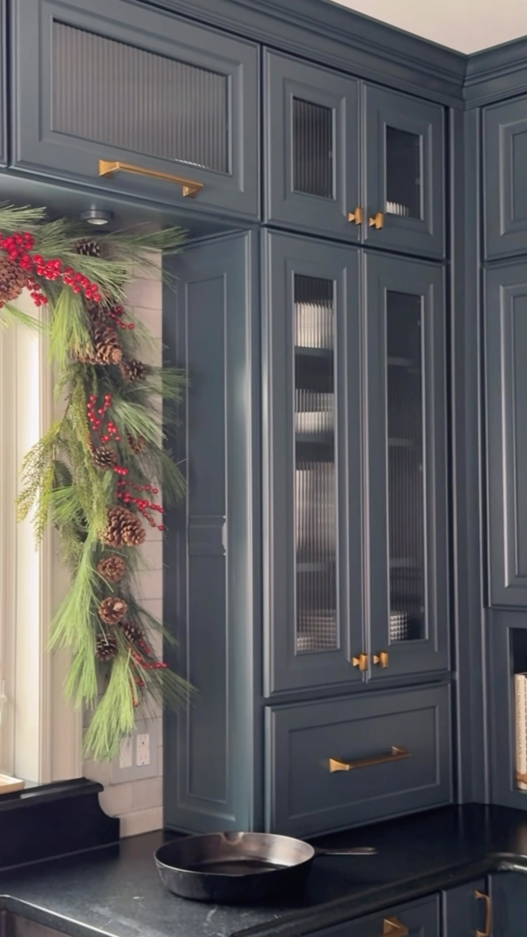 Really good gift idea… cast iron! It will last a lifetime. I inherited my set from my grandmother, but we use it all the time! I found a 5-piece Lodge set at @loweshomeimprovement for less than $100. If you’re struggling with ideas, this would be perfect for the kitchen. #Lowe’sPartner #Lowe’s #ad 

#LTKHoliday #LTKHome #LTKGiftGuide