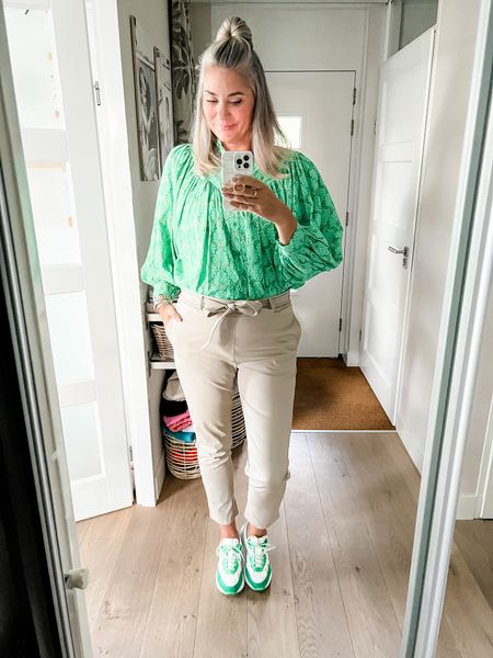 Outfits of the week

Beige leather pants with a flowy green blouse and sneakers. 

Exact pants can be found here (L) 
https://www.linkmaker.io/PN9auxV1k



#LTKworkwear #LTKunder50 #LTKeurope