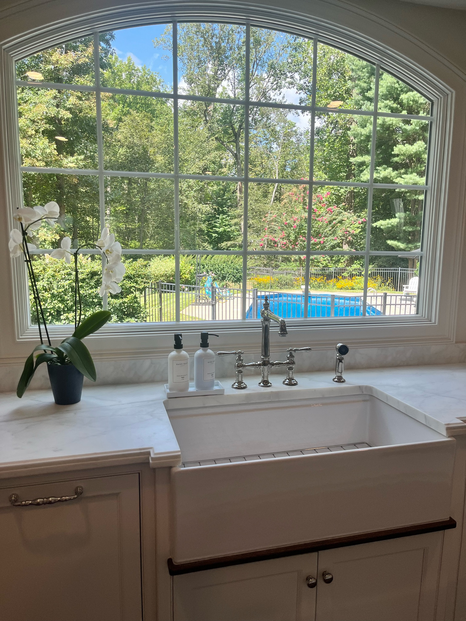 Kitchen Details - Sink/Hardware/Faucett