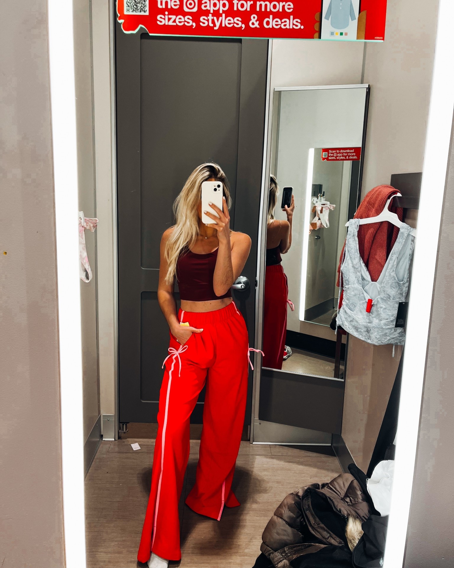 The CUTEST bow track pants🎀❤️ Aaahh I love them!