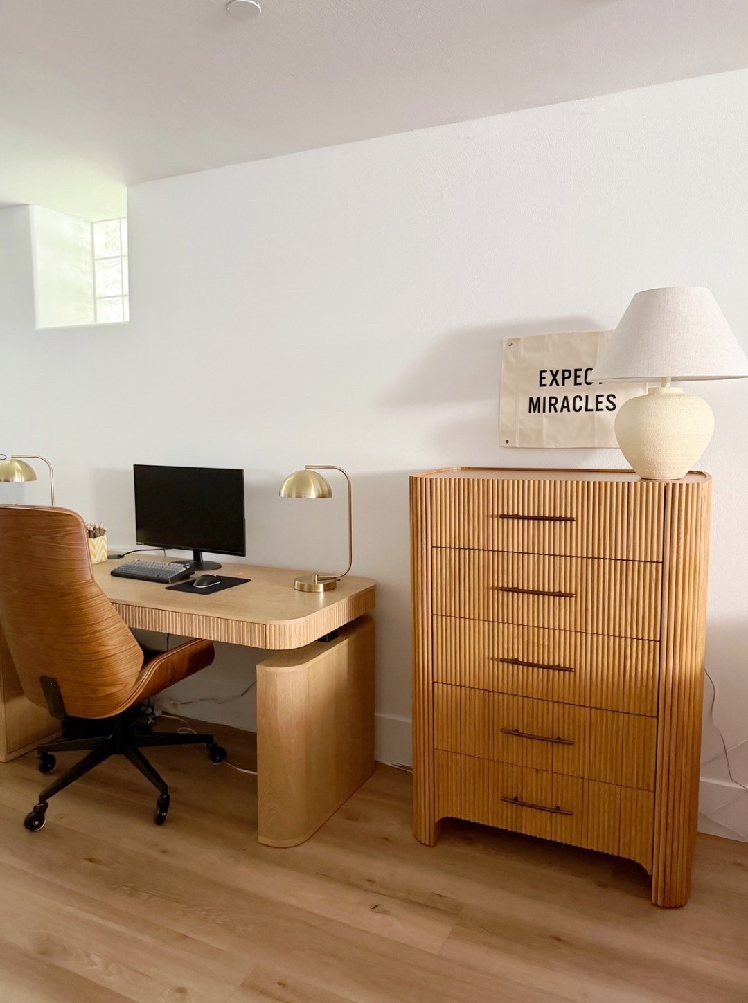 Hernest Alexa 5-Drawer Dresser