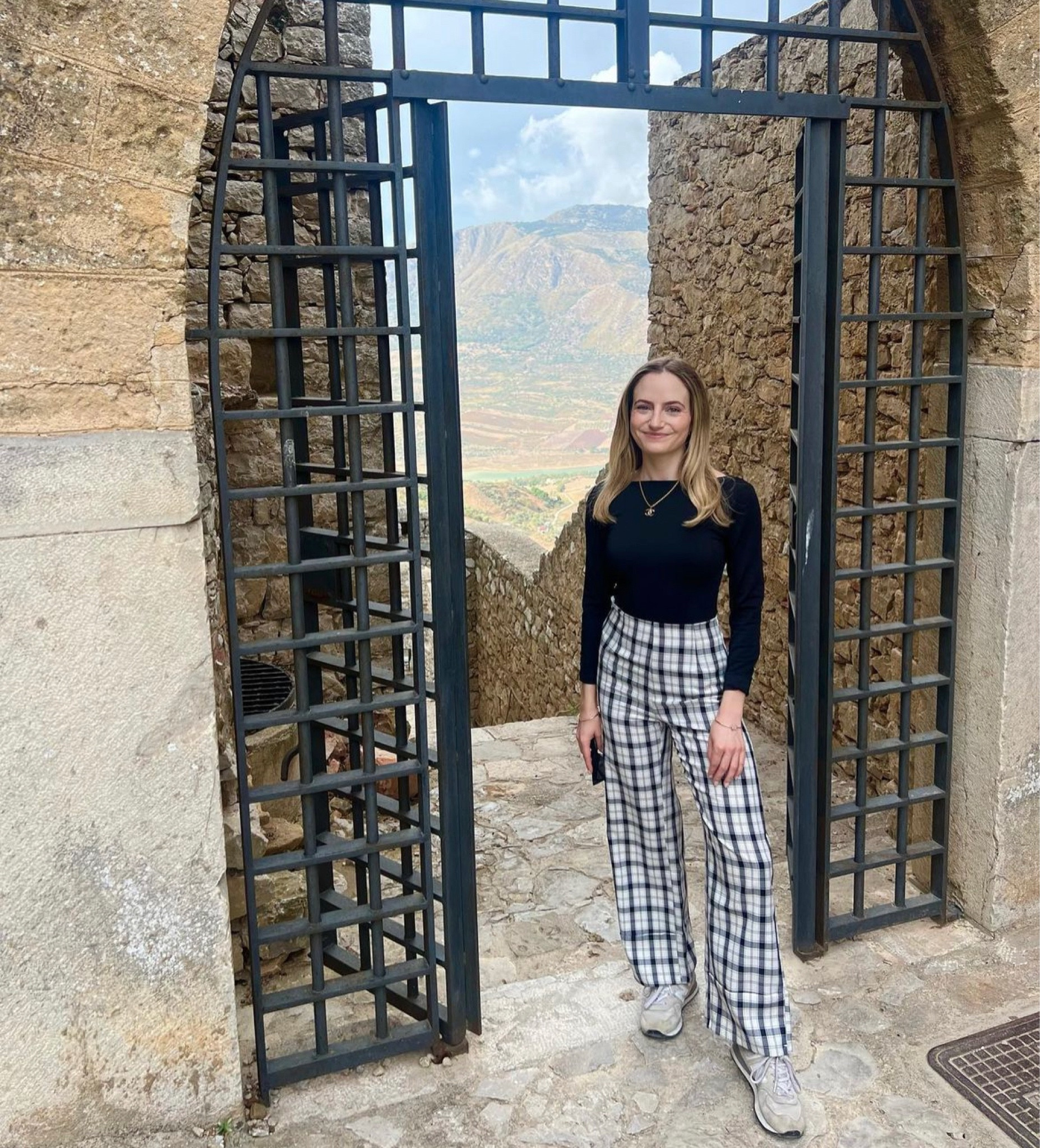 fall transitional outfit 🖤 

#LTKfindsunder100 #LTKSeasonal