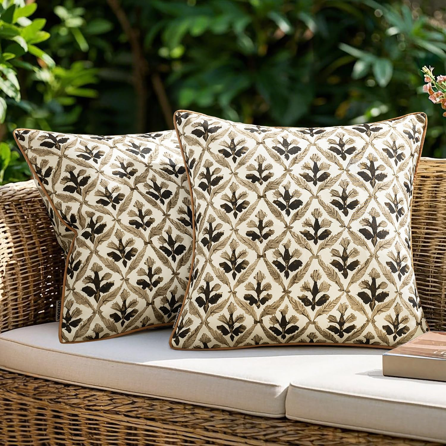Amazon.com: MIULEE Floral Decorative Pillow Covers Set of 2,Block Print Throw Pillowcases Outdoor... | Amazon (US)