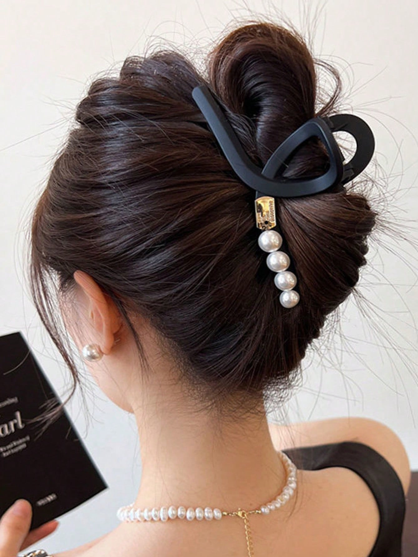 1pc Vintage Matte Pearl & Metallic Hair Clip | SHEIN