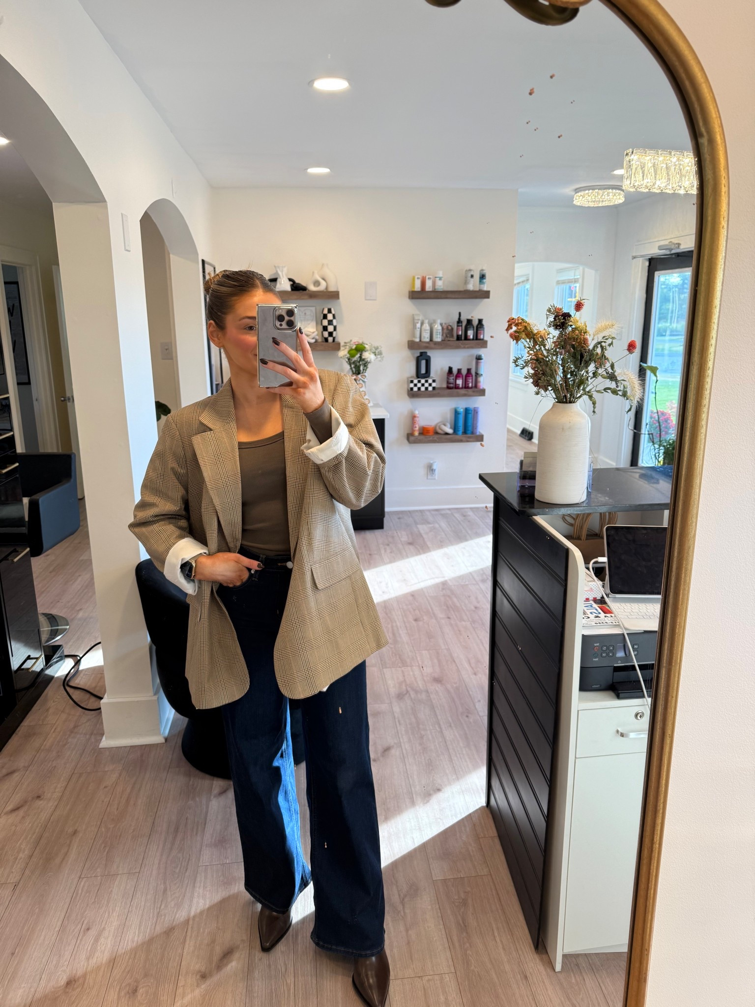 Proof that an oversized blazer makes everything book better 

#LTKSeasonal #LTKFindsUnder100 #LTKFindsUnder50