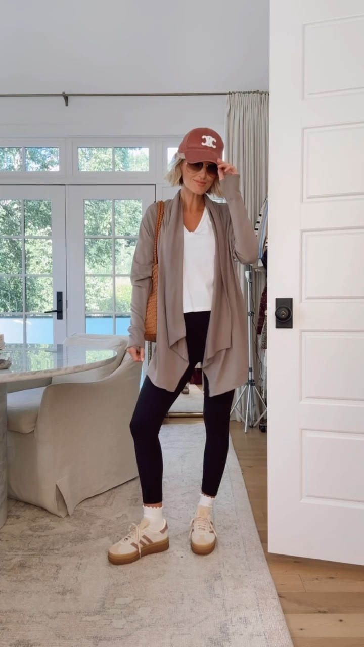 Such a cute & cozy look for early morning carpool runs! Wearing size 6 in the leggings.

Loverly Grey, athleisure, activewear

#LTKSeasonal #LTKStyleTip #LTKActive