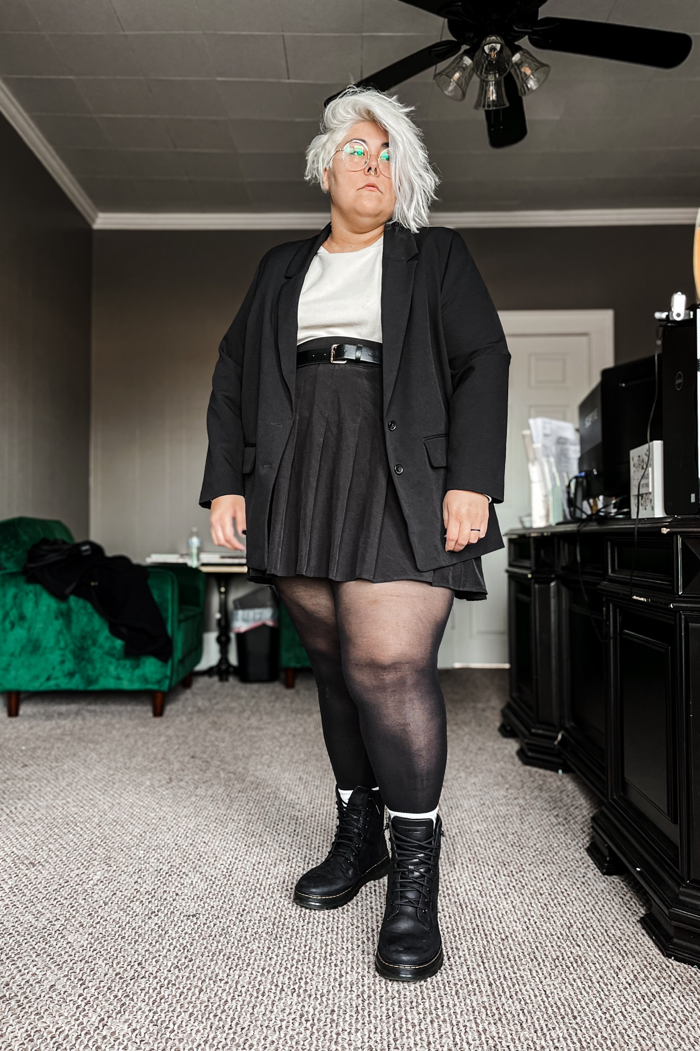 Plus Size Corporate Alt
Shirt: SHEIN
Skirt: SHEIN
Blazer: Old Navy
Tights: Snag Tights
Boots: Doc Martens 


#LTKstyletip #LTKplussize #LTKmidsize
