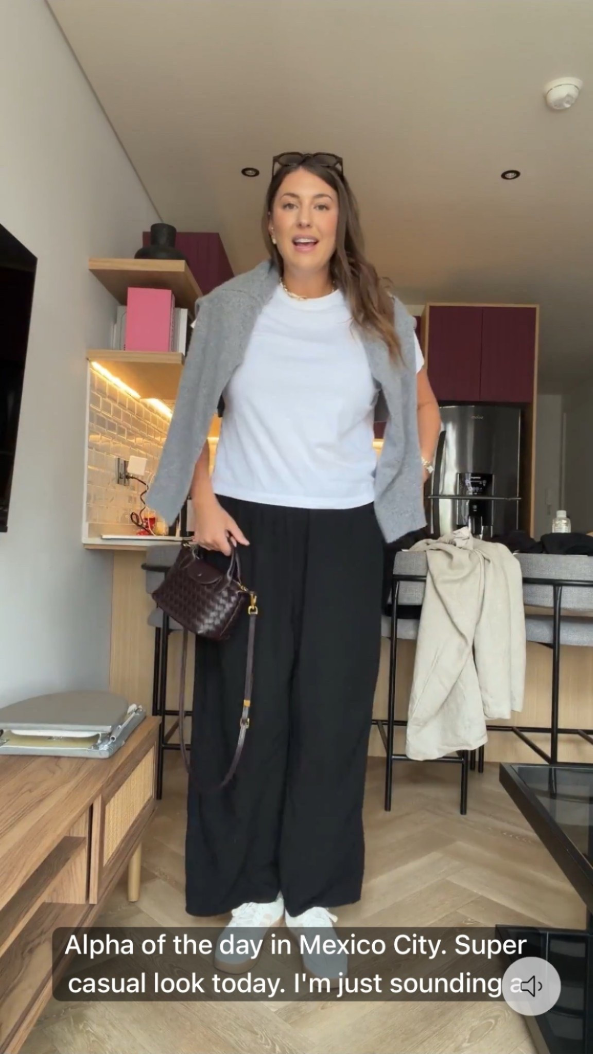 Casual city neutrals 🖤

white tee, black wide leg pants, casual outfit, travel style, neutral look

#LTKMidsize #LTKSeasonal #LTKTravel