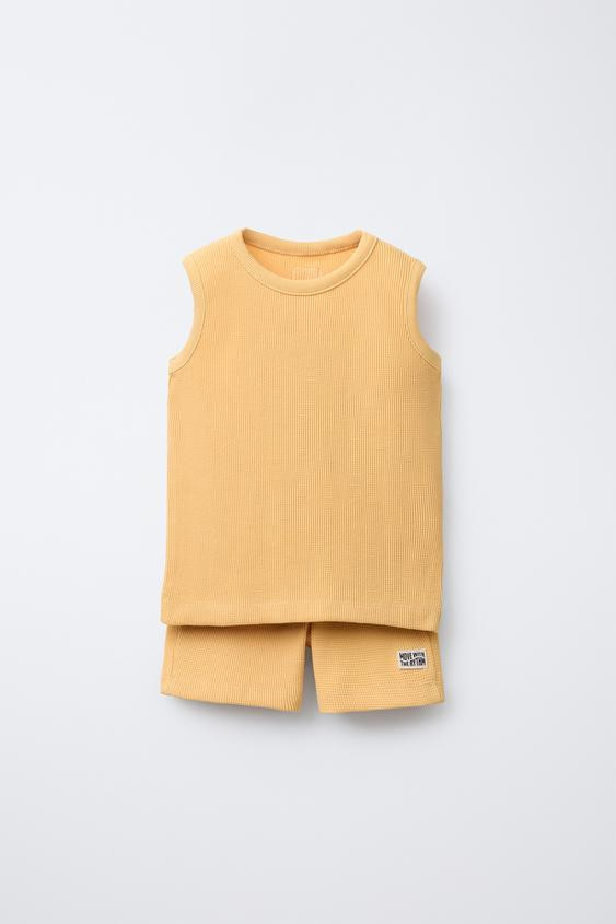 WAFFLE KNIT T-SHIRT AND BERMUDA JOGGING SET | Zara US