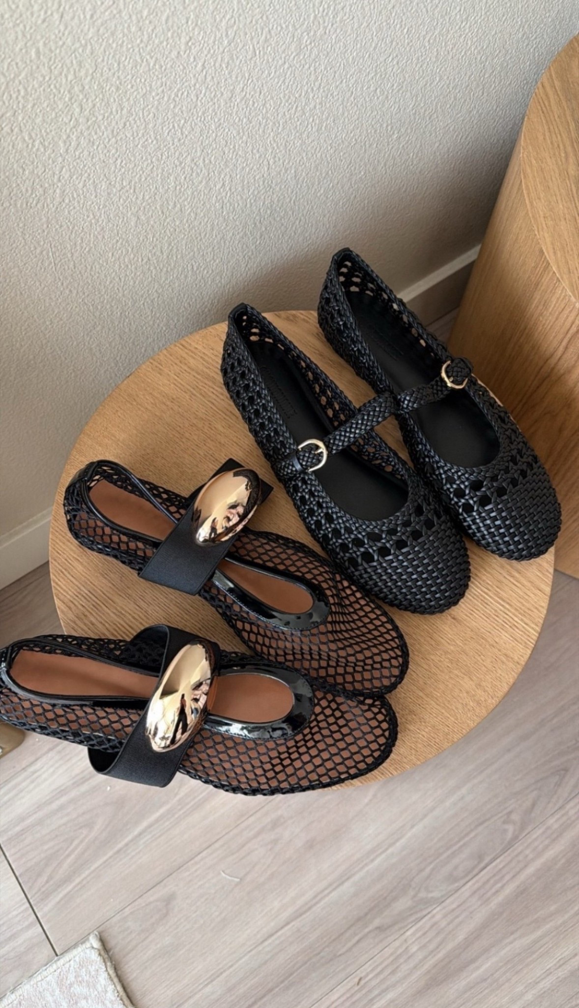 mesh ballet flats.  black flats.  workwear shoes. spring shoe 