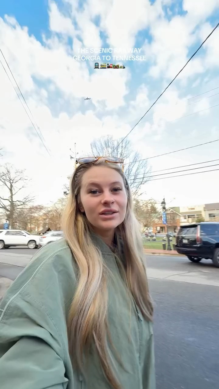 I give it a 9/10 but I wish we had the option to only do the train ride & not stopping in the town, it was soooo busy and I had crippling anxiety 🫠🫠 #ditl #trainride #mountains