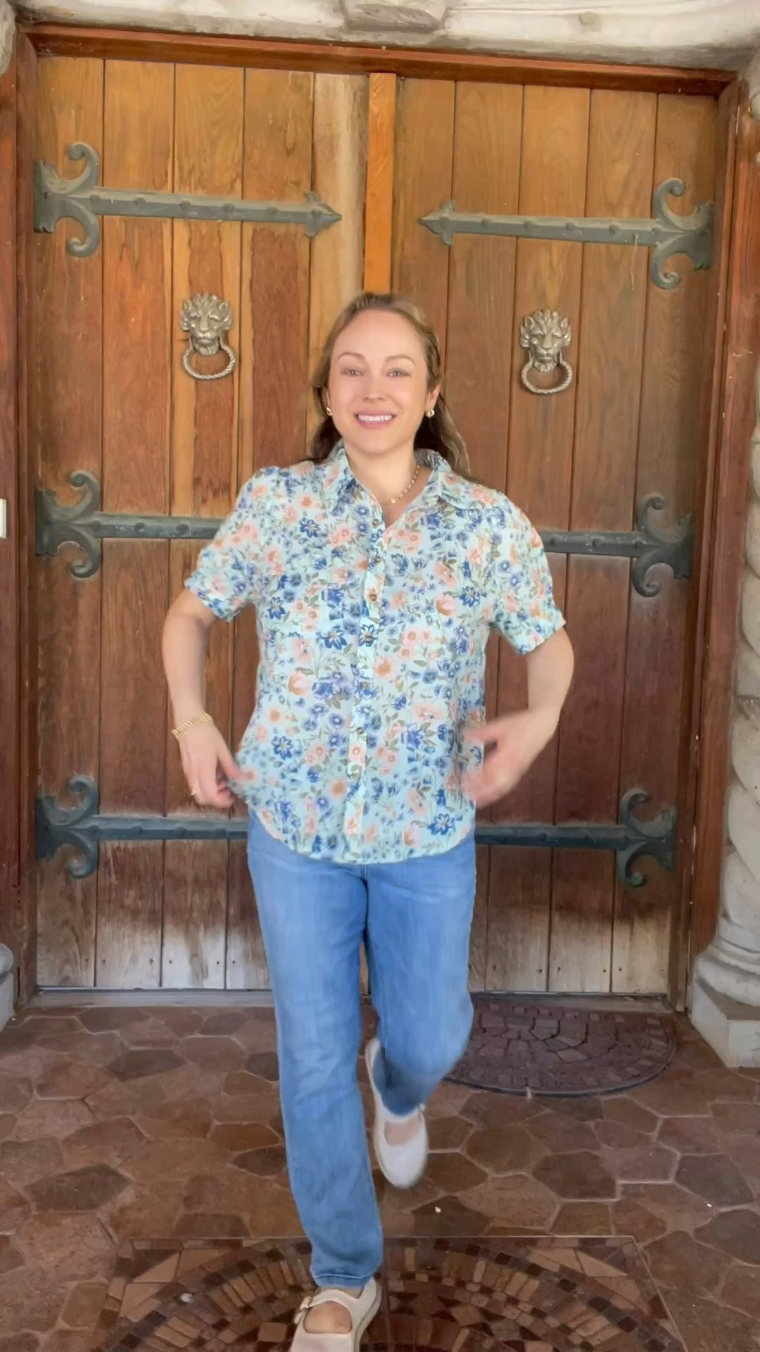 Floral top cute spring summer 

#LTKdayinmylife #LTKOver40 #LTKgrwm