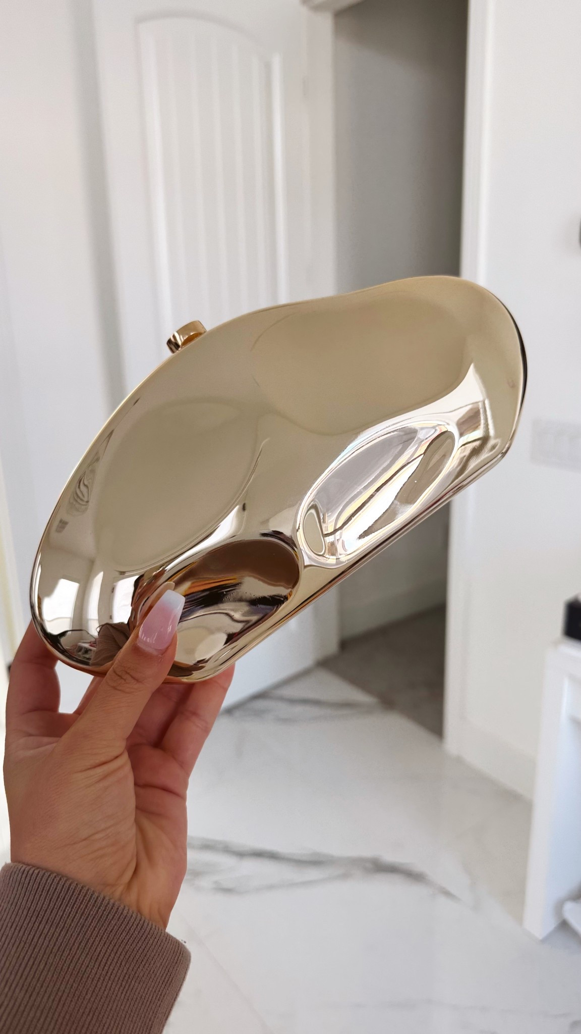 The most beautiful light gold clutch/purse! It comes with a strap but it’s so unique and perfect for vacation! And it’s under $35!! Also comes in silver too! 

#LTKStyleTip #LTKFindsUnder50 #LTKFindsUnder100