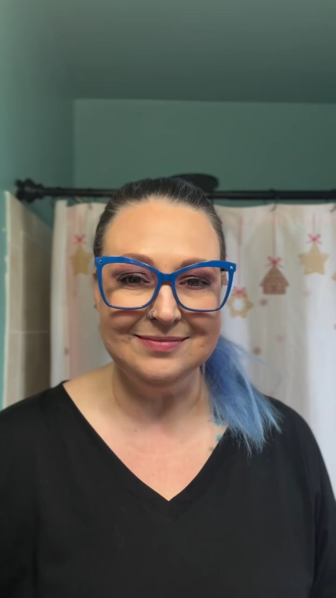 Currently wrapped in the most delicious scent cloud ☁️🍑 The Gourmand Oven Crème de Peachmallow smells like warm peach cobbler fresh out of the oven with a gooey marshmallow topping. Rich, sweet, and completely irresistible—I’m obsessed and already planning to add more of their scents to my collection 🤍 #marshmallow  #peachesandcream #perfumereview #gourmandperfume