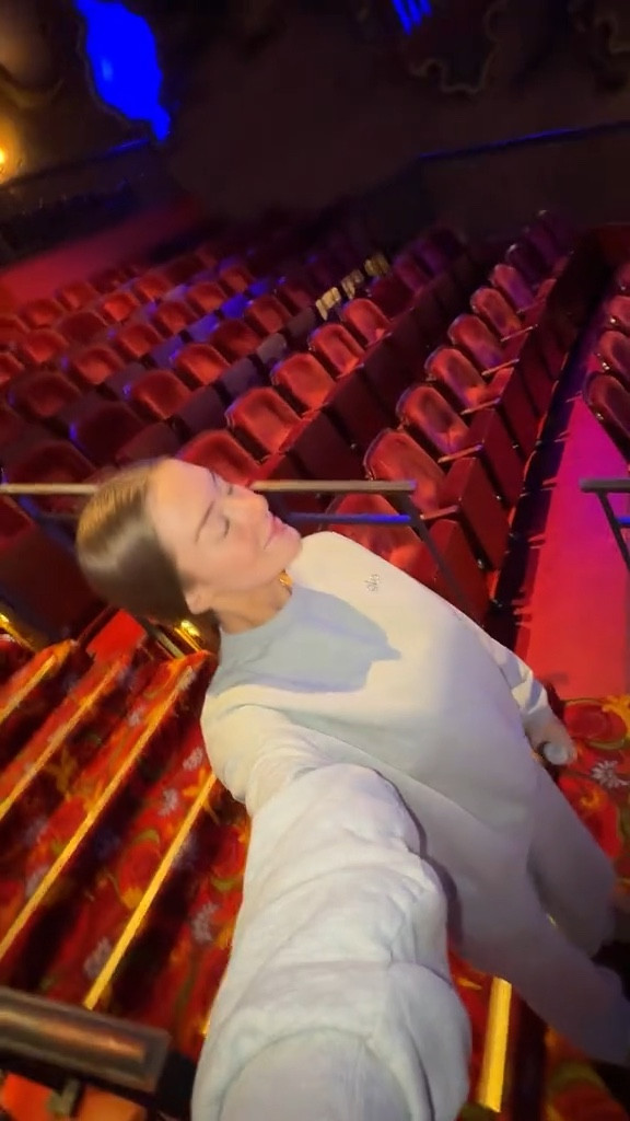 I could live in this grey Alo set! 🩶

#LTKSeasonal #LTKFindsUnder100 #LTKStyleTip