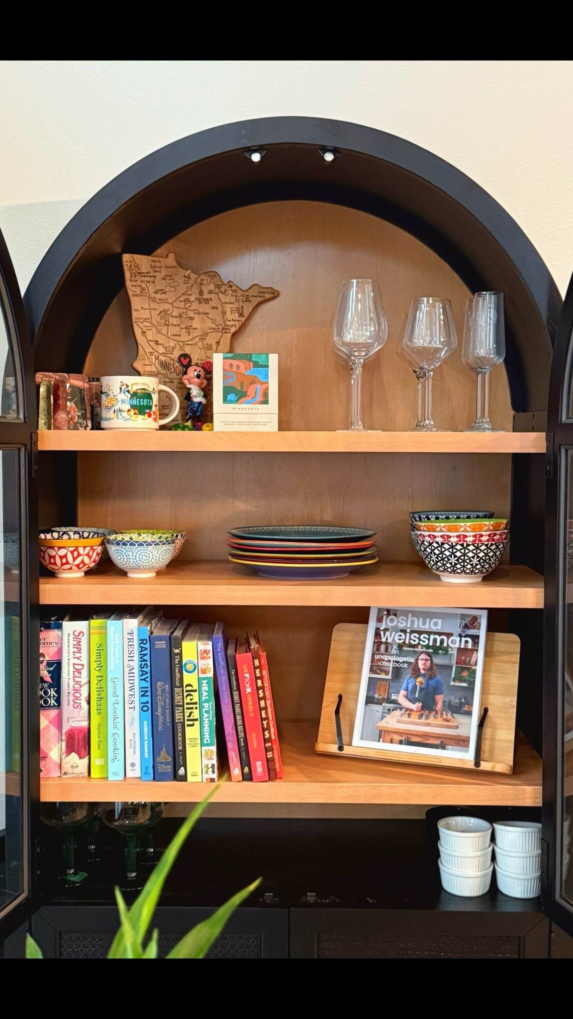 The perfect bookcase 📕📗📘📙

#LTKHome #LTKFindsUnder100 #LTKFindsUnder50