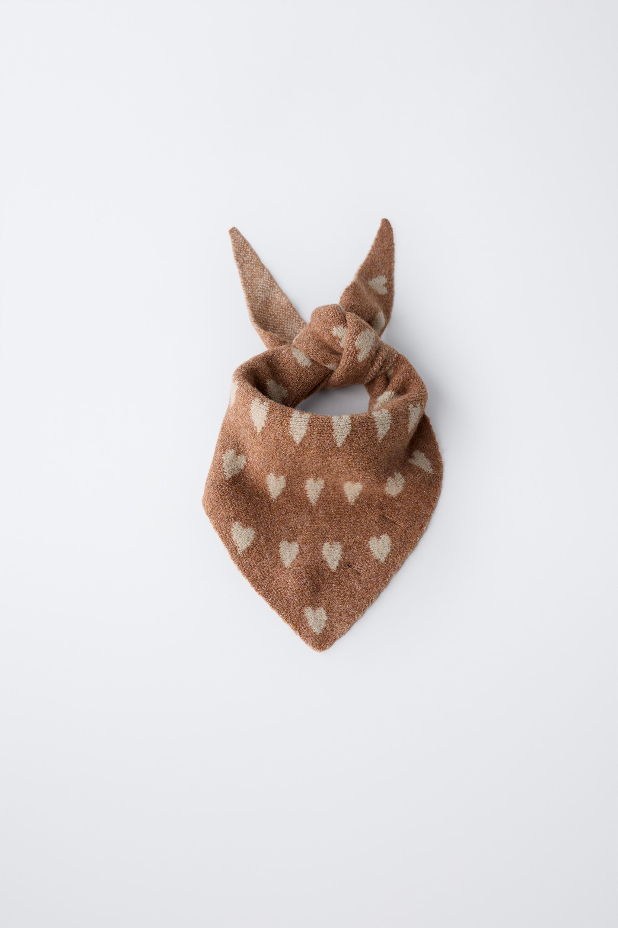 KNIT TRIANGLE HEART SCARF | Zara US