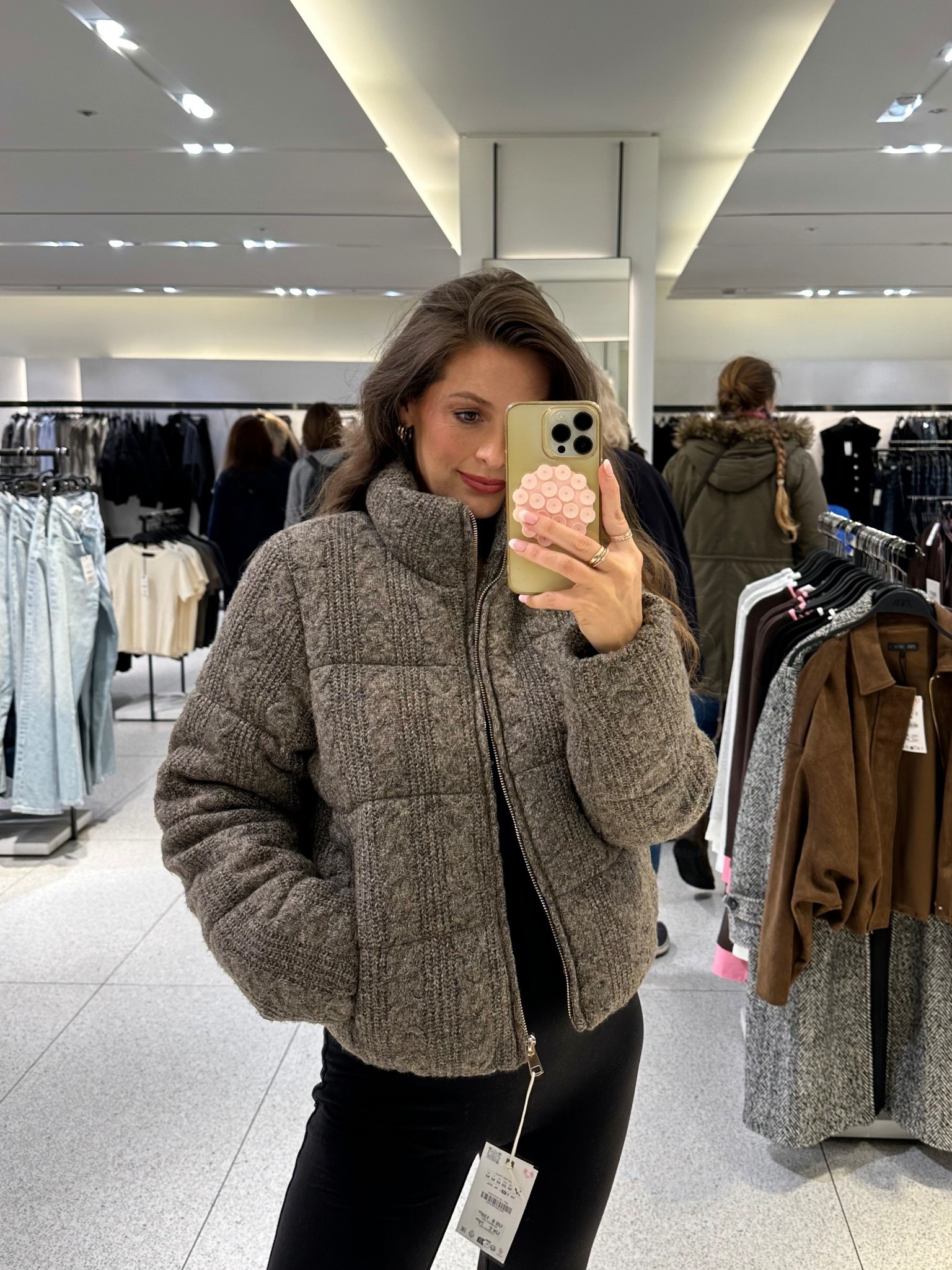 Cute cable knit brown Zara bomber
Would recommend sizing up, this is a medium 