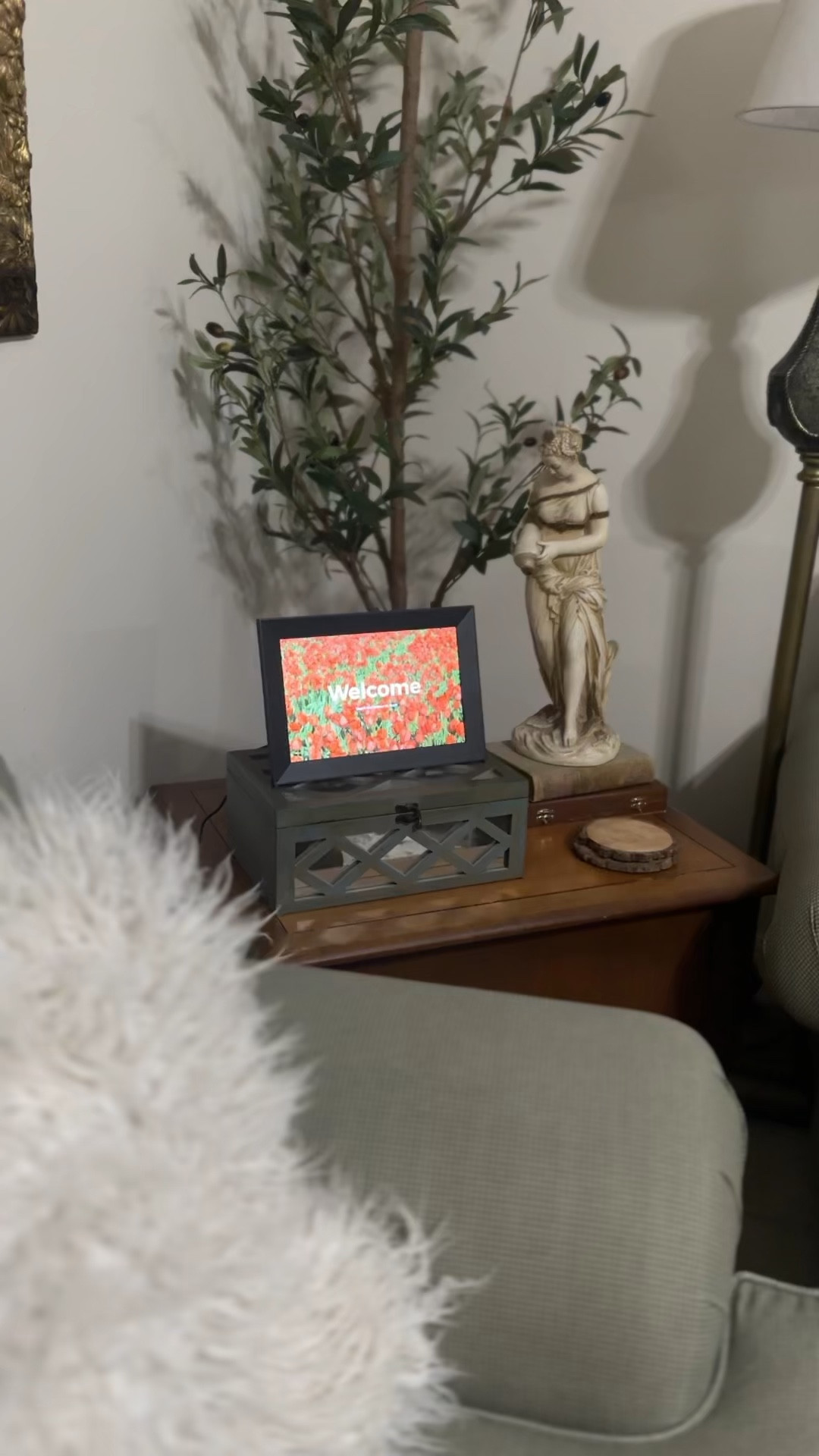 Looking for a gift for the parents/grandparents????? This digital photo slideshow is absolutely perfect .

#LTKHome #LTKFindsUnder100 #LTKGiftGuide