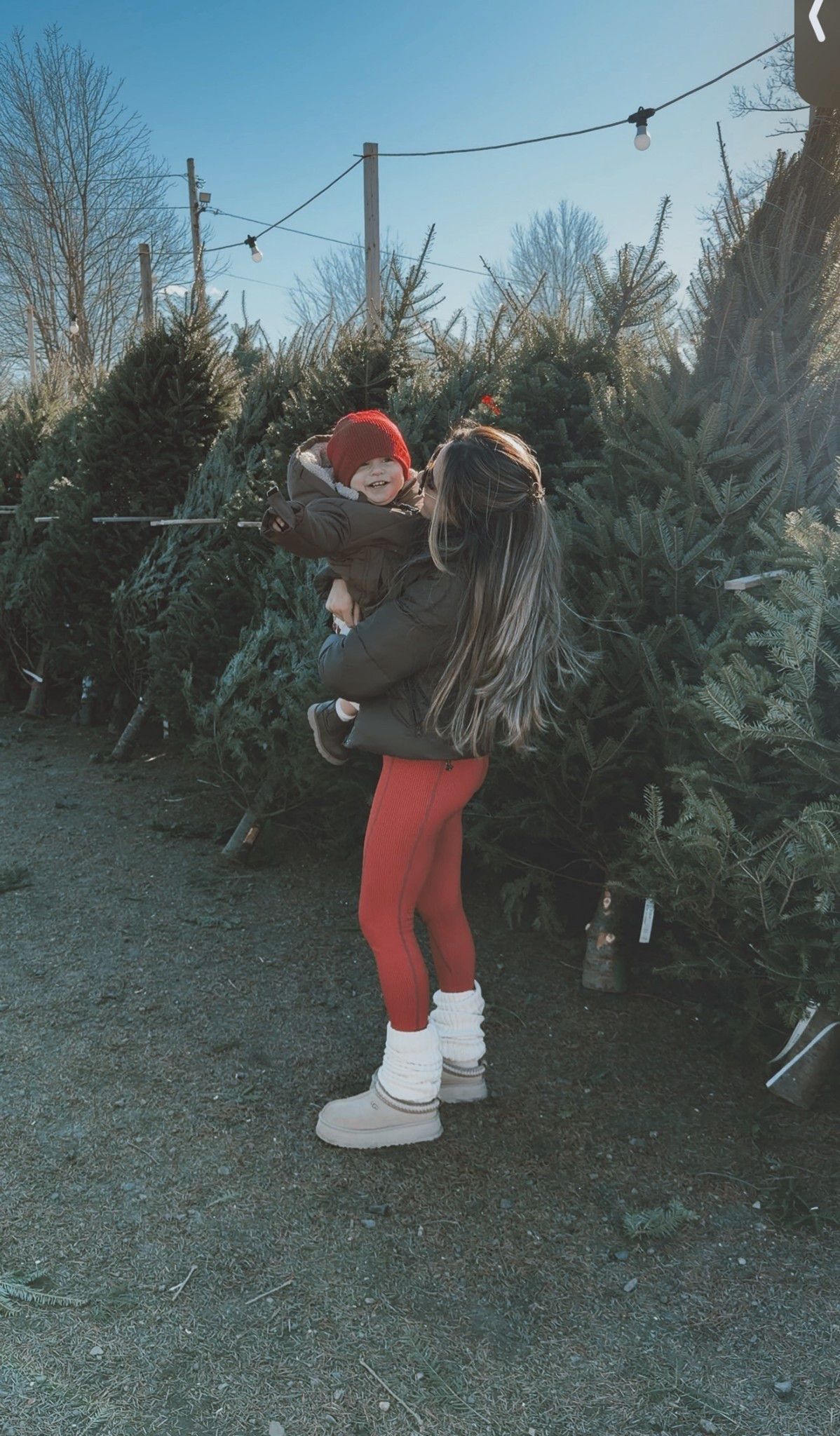 Christmas tree farm shopping. These leggings are from aerie and so comfortable! They’re my fave ones to wear around this time of year. A great gift as well

#LTKHoliday #LTKootd #LTKGiftGuide