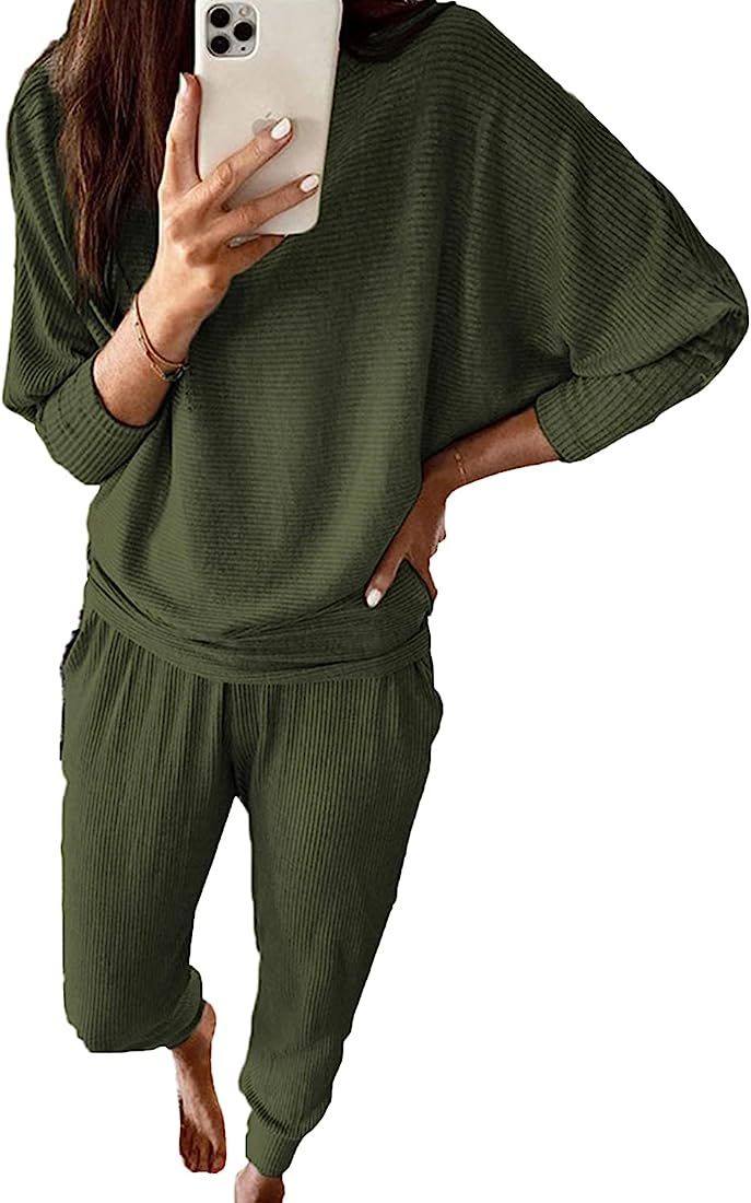 PRETTYGARDEN Women's 2022 Fall Fashion Outfits 2 Piece Sweatsuit Solid Color Long Sleeve Pullover... | Amazon (US)