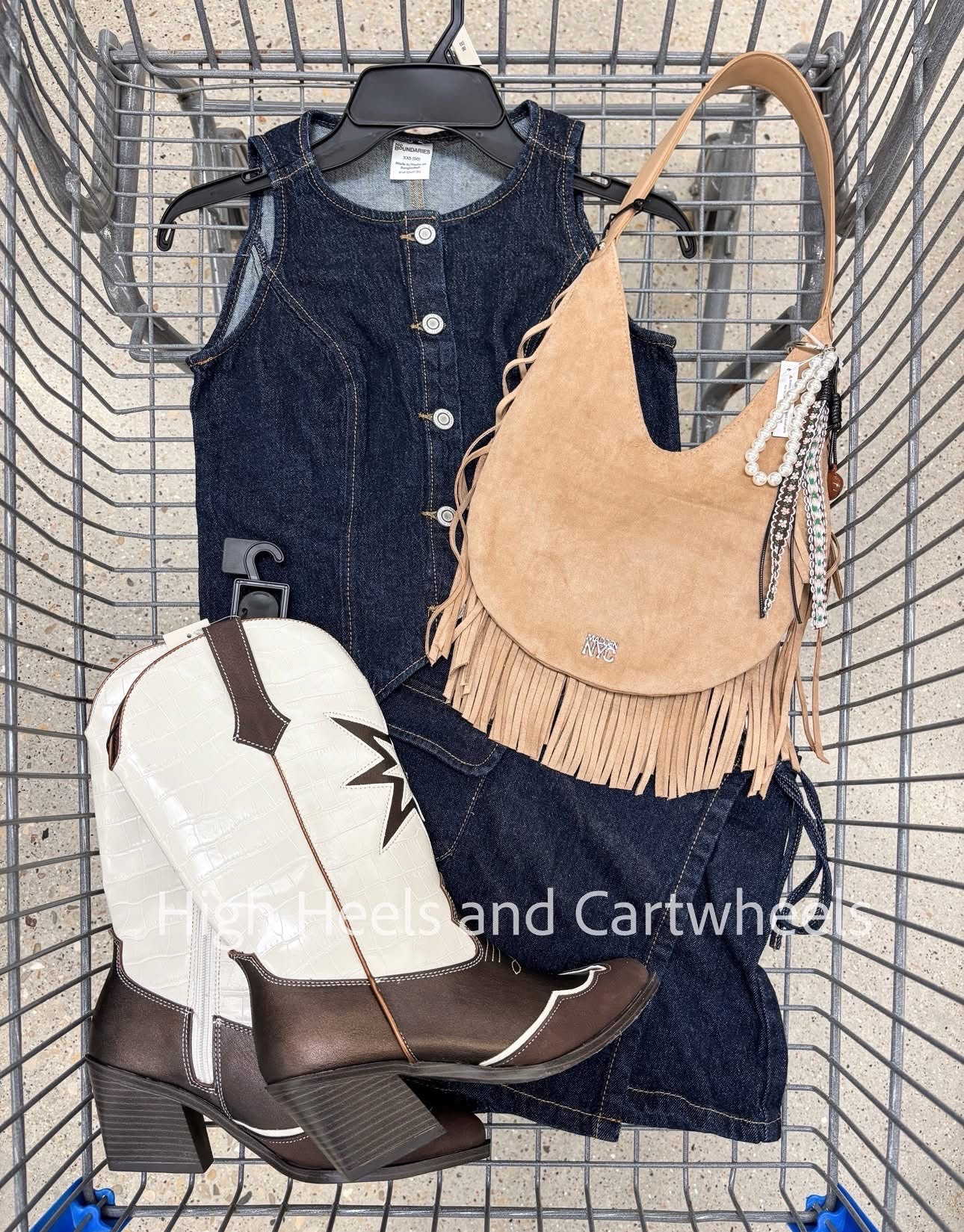 Cutest outfit for a concert. The purse is the cherry on top! 