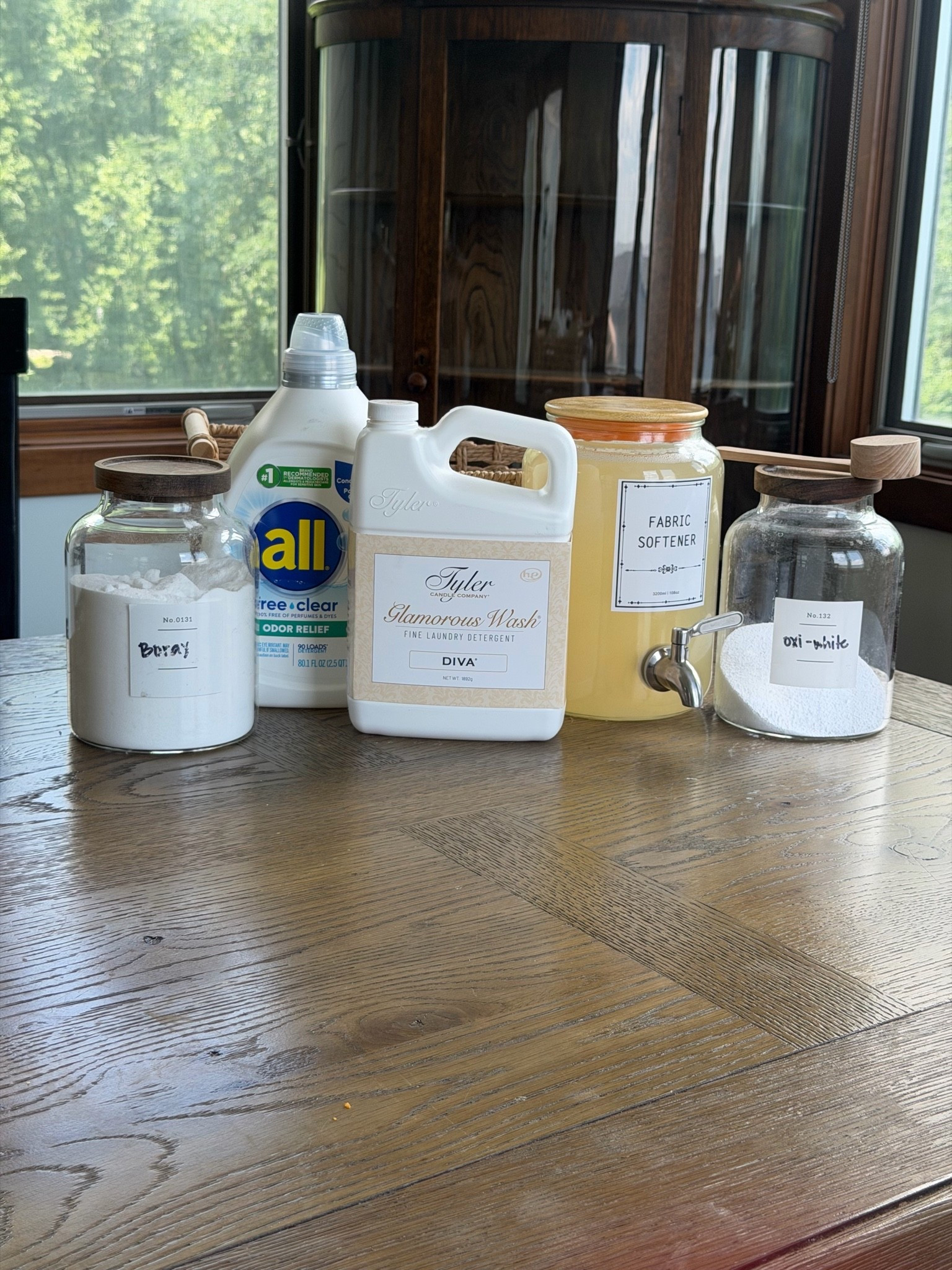 I swear people stop us as we walk by asking what that smell is - it's this laundry concoction!
To make it last longer, i dilute with unscented laundry detergent: 50/50 or even up to 70% unscented & 30% scented! It makes it last 2-3x as long!
#laundryhack #momhack