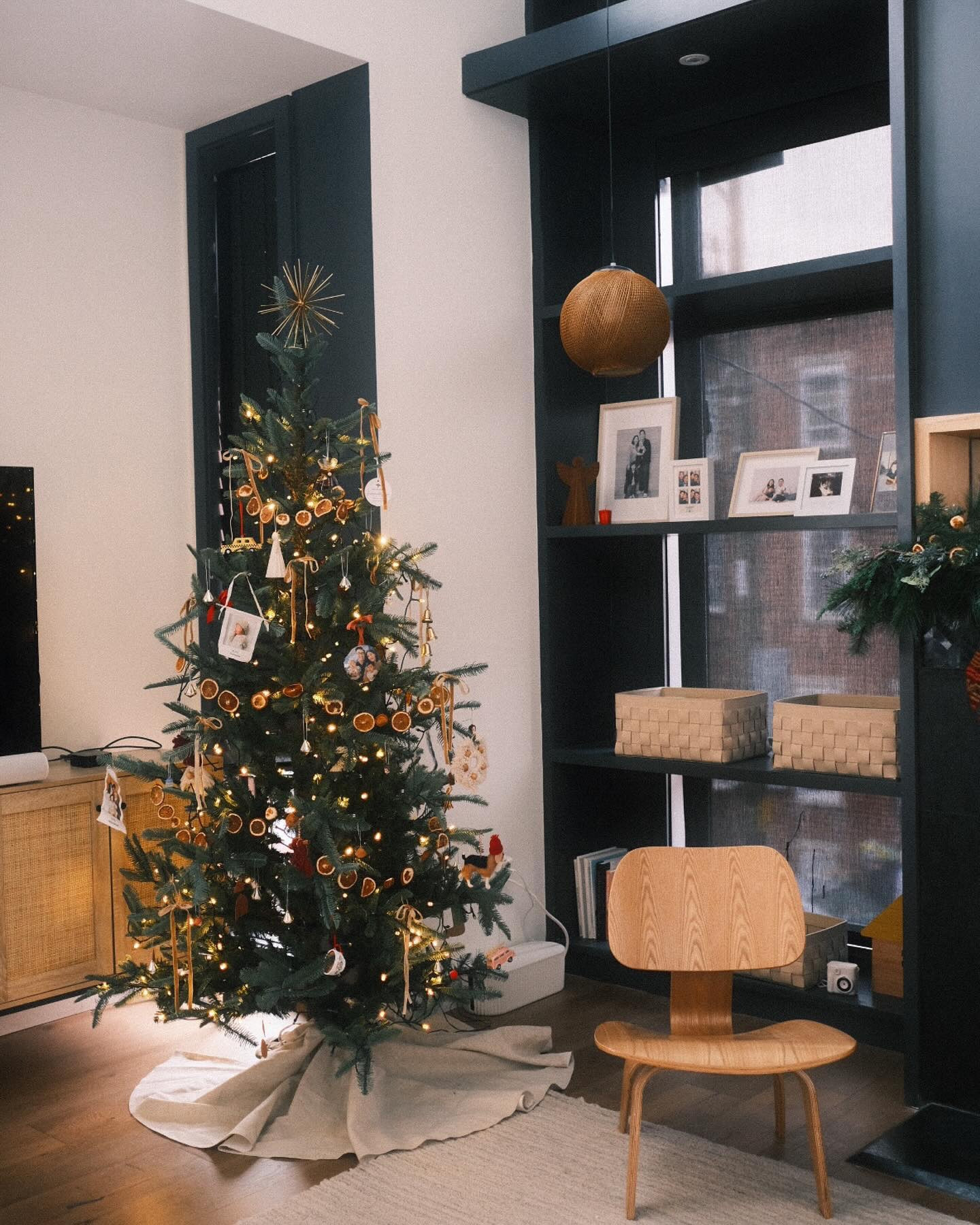 Showing the only “presentable” part of our house right now. We are nowhere near unpacked, but the Christmas decor is up because #priorities, namely our Christmas-obsessed son requested (read: demanded) it as soon as we moved in 😂
.
.
.
.
.
Everything linked in bio!