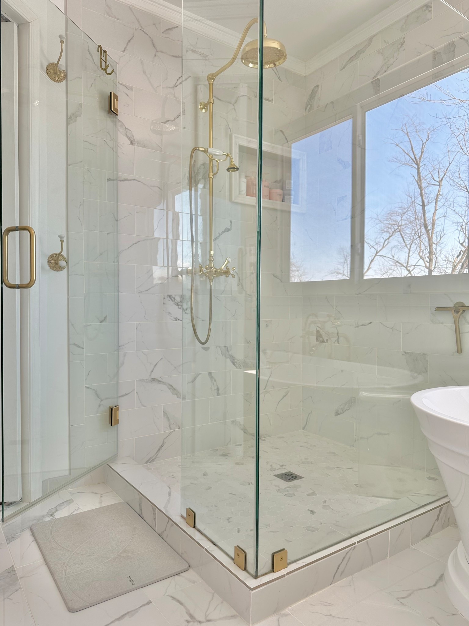 Ditch the bathroom rugs that can get moldy and musty and step out of your shower on a diatomaceous earth bath mat!!  Dries in seconds and so easy to clean!