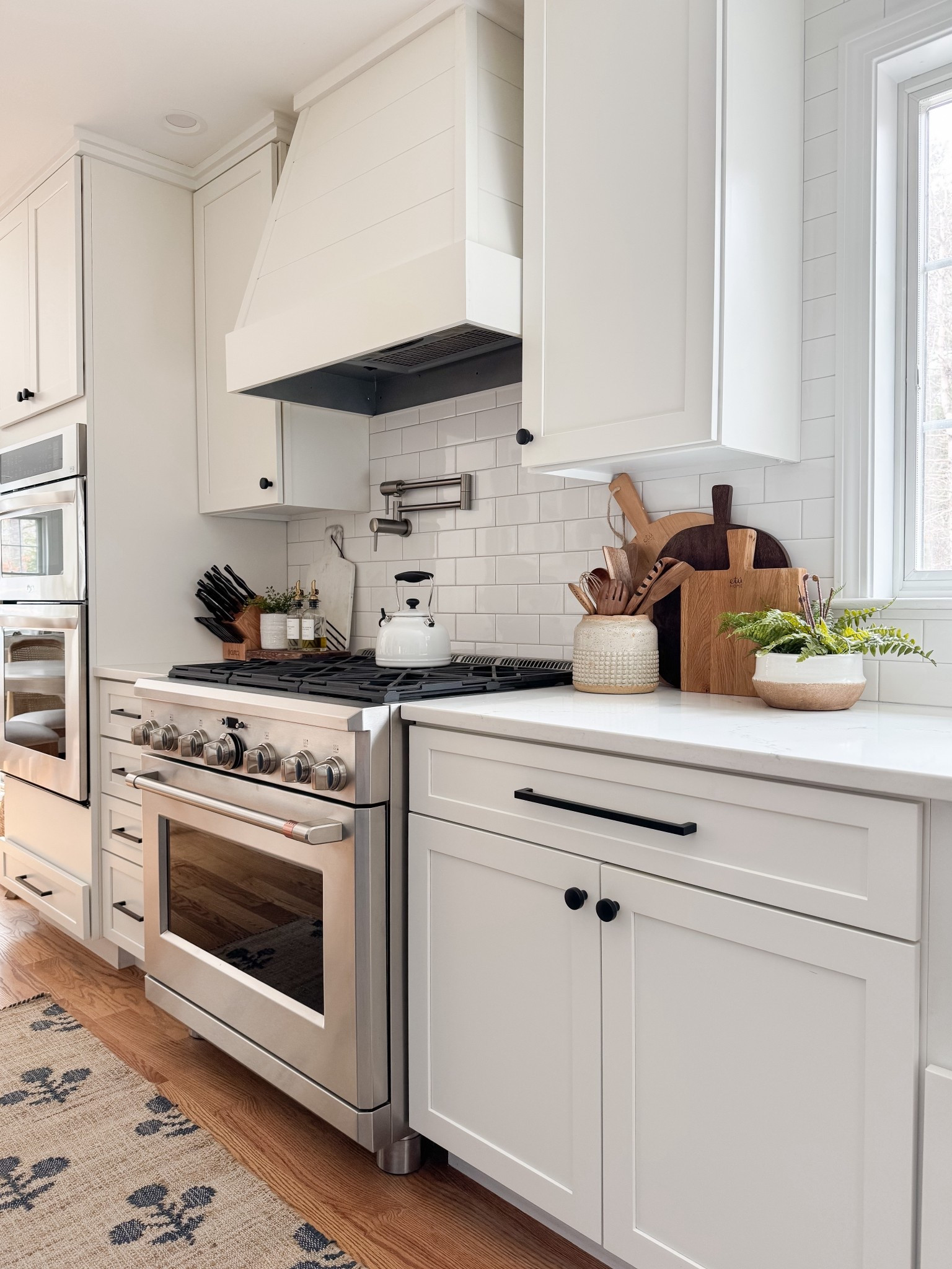 kitchen decor home styling home decor home favorites coastal home classic decor kitchen styling counter stools kitchen lighting sherricalnanhome

#LTKHome