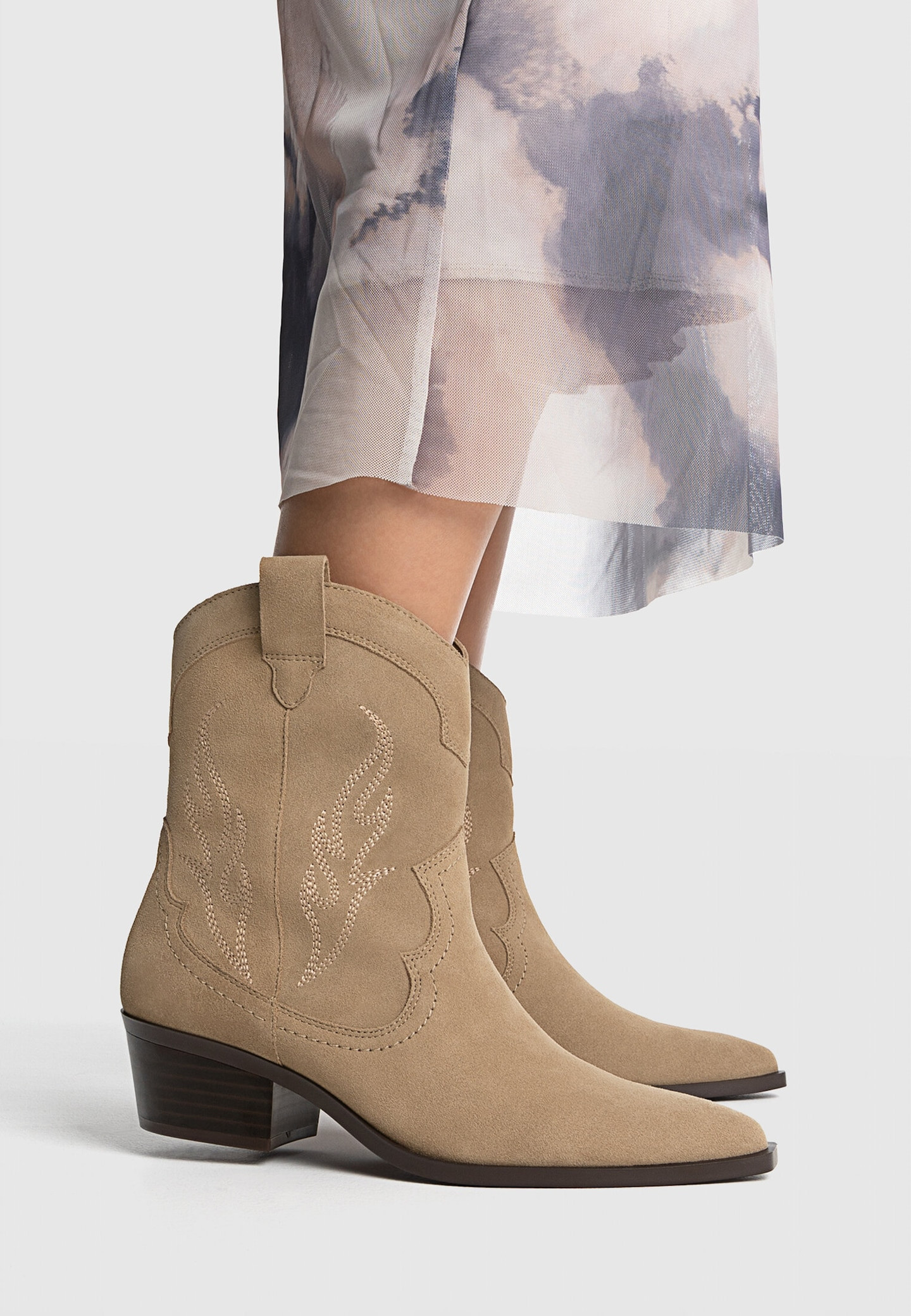 Leren enkellaars in cowboystijl - Cowboylaarzen voor dames | Stradivarius Netherlands | Stradivarius (NL)