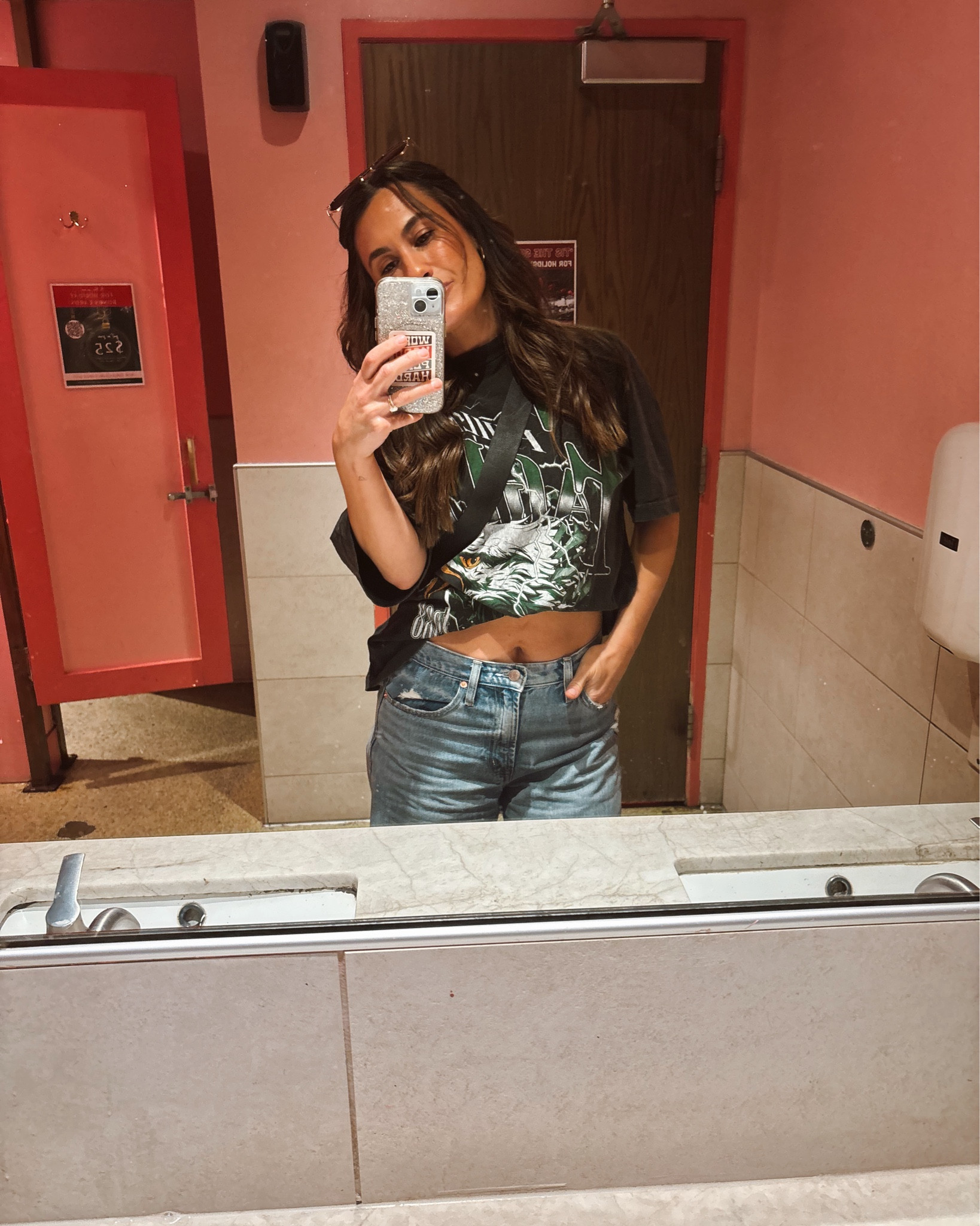 New day, same insanely comfy jeans. 

The most versatile pair of denim for vacay and everyday 💙