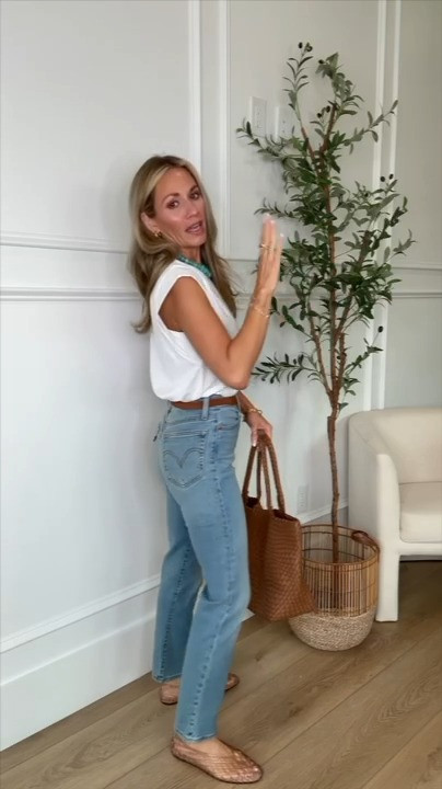 Amazon sale alert! The cutest jeans that are so flattering! Perfect for fall

#LTKootd #LTKSaleAlert