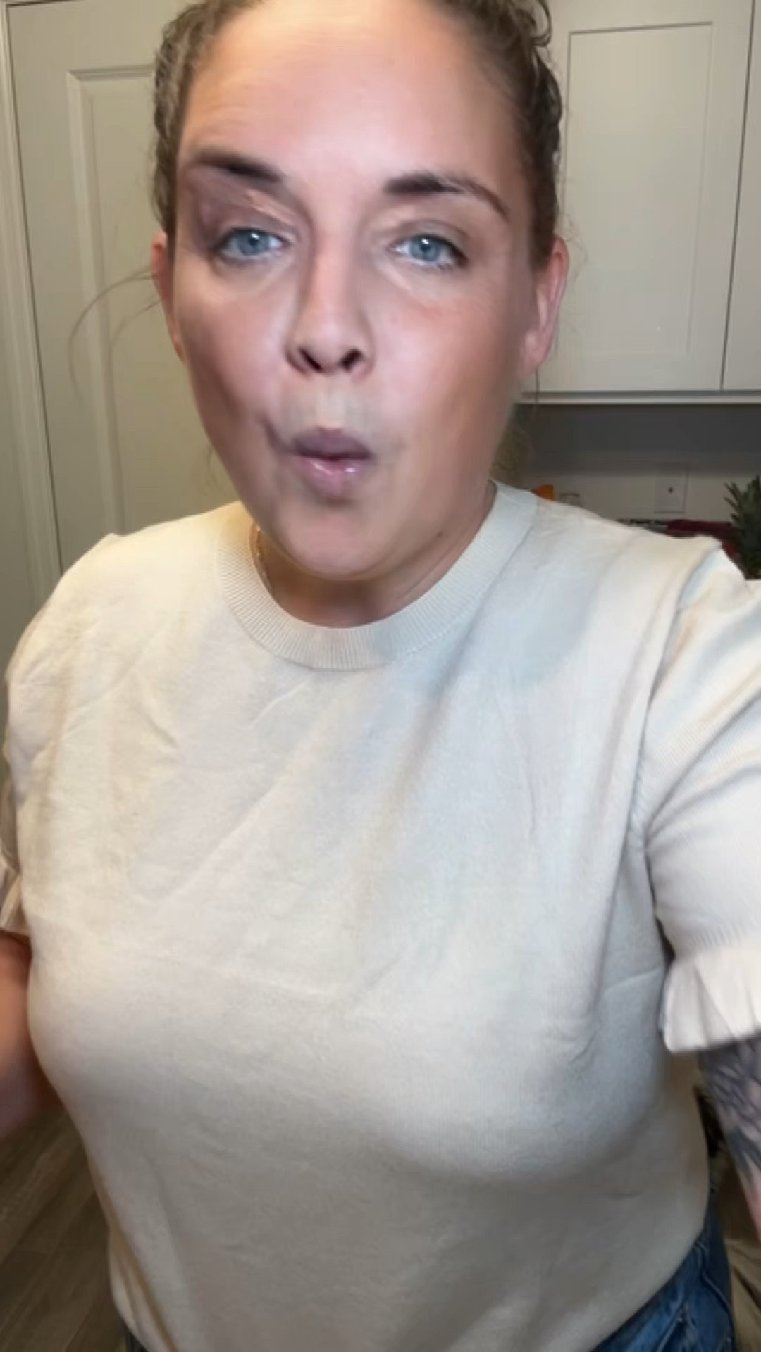 This is one of those easy tops that makes any outfit look put together ☕✨

Lightweight, comfy, and the ruffle sleeves make it feel a little more elevated

Perfect for everyday outfits

#LTKStyle #OOTD #CasualStyle #MomStyle #EverydayOutfits