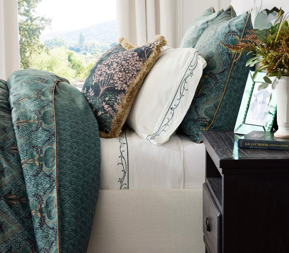 Pretty chic for a movie bedding collection ✔️