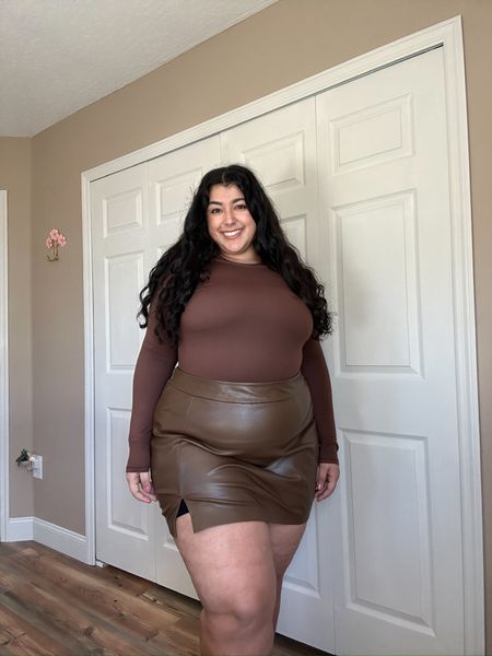 You can never go wrong with an all brown look🤎 

I love wearing leather skirts for going out, It’s perfect to switch up your looks🔥

Wearing size XXL

#LTKplussize #LTKmidsize #LTKstyletip