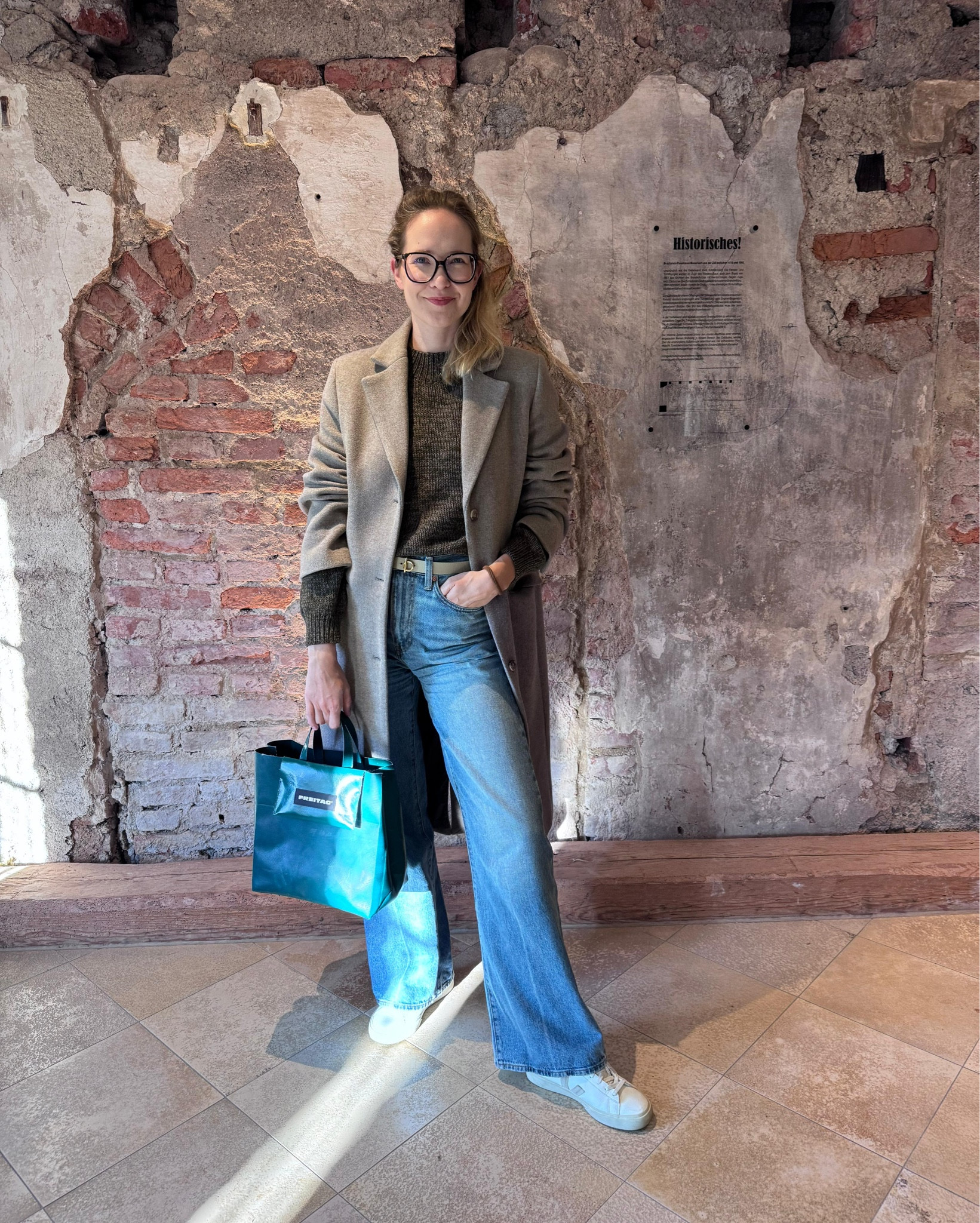 Outfitinspo mit unserem #quickysweater vintage superchunky. Ein perfekter Alltagslook, mit Jeans und Sneakern.



#LTKdeutschland #LTKautumn #LTKeurope