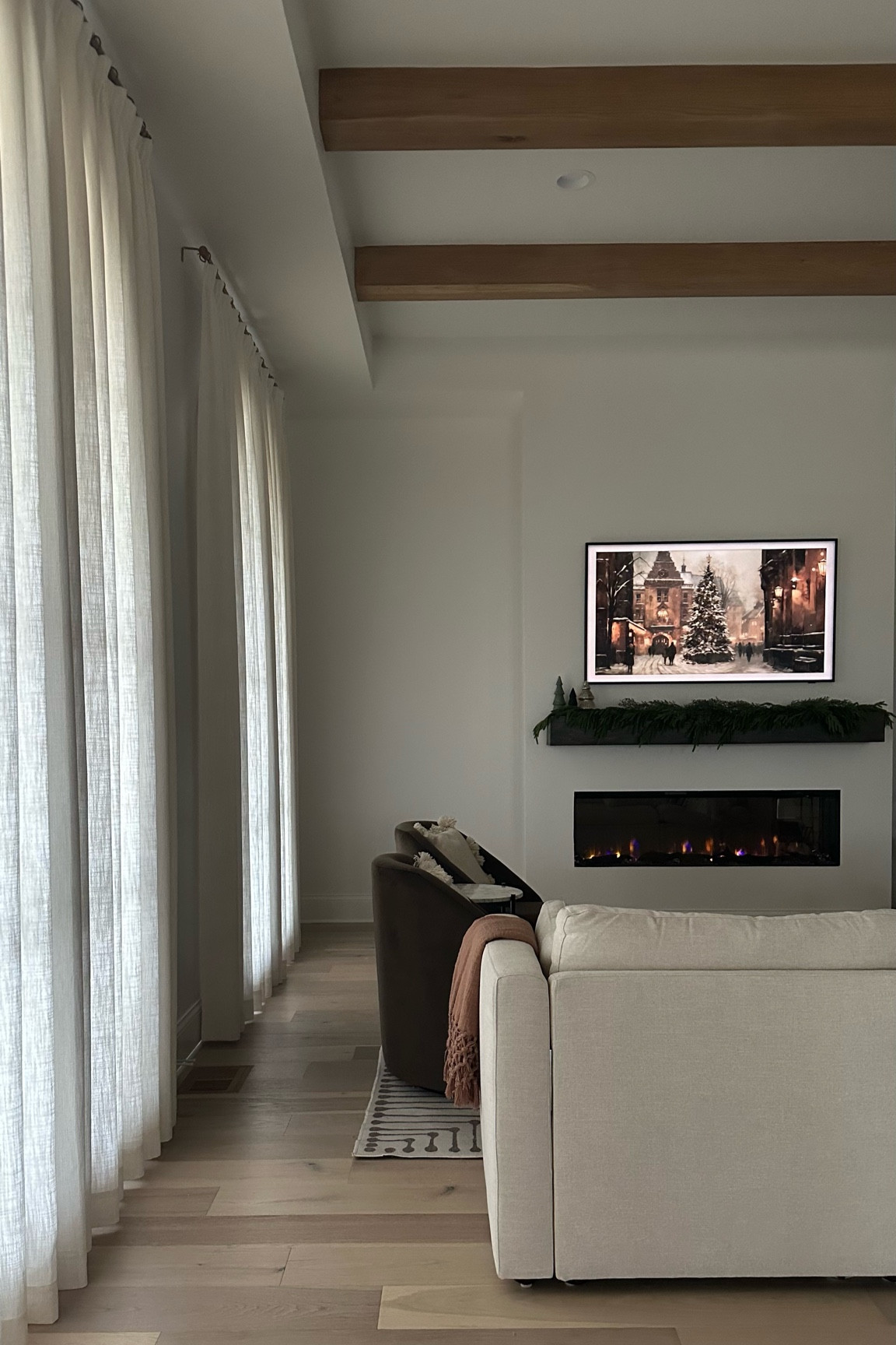 White pinch pleat drape 

#LTKCyberWeek