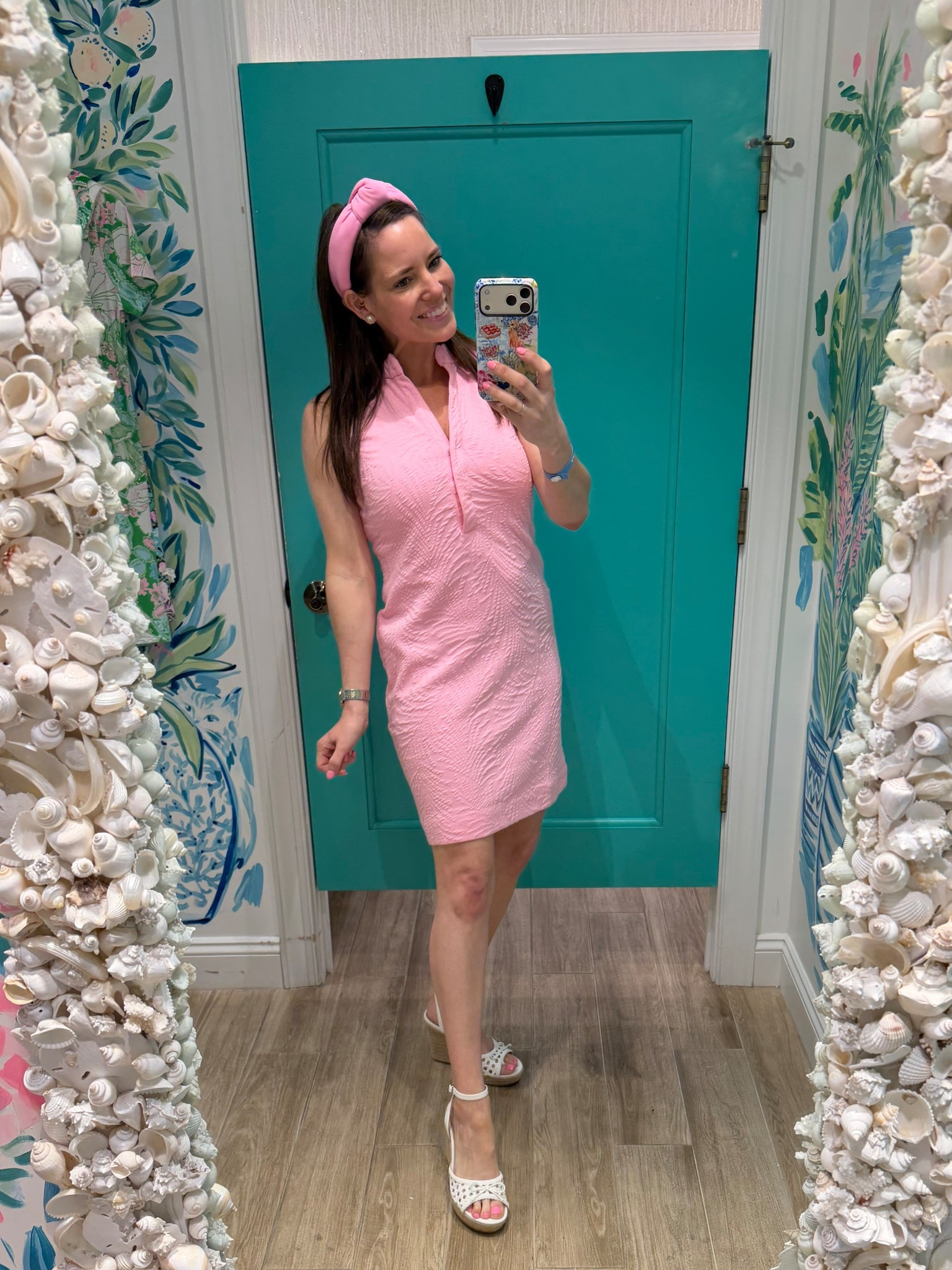 Pink Lilly Pulitzer Shift Dress 💗 Coastal Classic Look


The prettiest pink shift dress moment 💕 This Lilly Pulitzer Elsey Shift is such a timeless, flattering silhouette with the cutest ruffle collar detail—perfect for everything from brunch to vacation dinners. Styled with white bow espadrille wedges for that effortless coastal, preppy vibe 🤍✨

Easy, polished, and so classic for spring and summer—this is one of those dresses you’ll reach for again and again 🌸

pink shift dress, Lilly Pulitzer style, preppy summer outfit, coastal chic outfit, resort wear, vacation outfit idea, classic feminine style, spring summer dress outfit, pink and white outfit, easy polished look 💗

#LTKOver40 #LTKootd #LTKSeasonal
