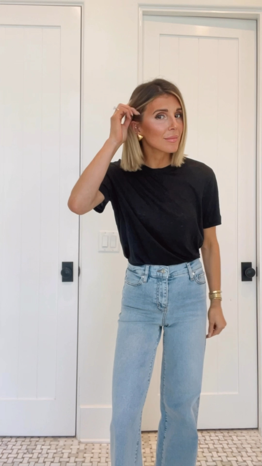 Fit like a glove, super flattering and comfy. These fit tts. I'm 5'7 for reference and wearing size 25