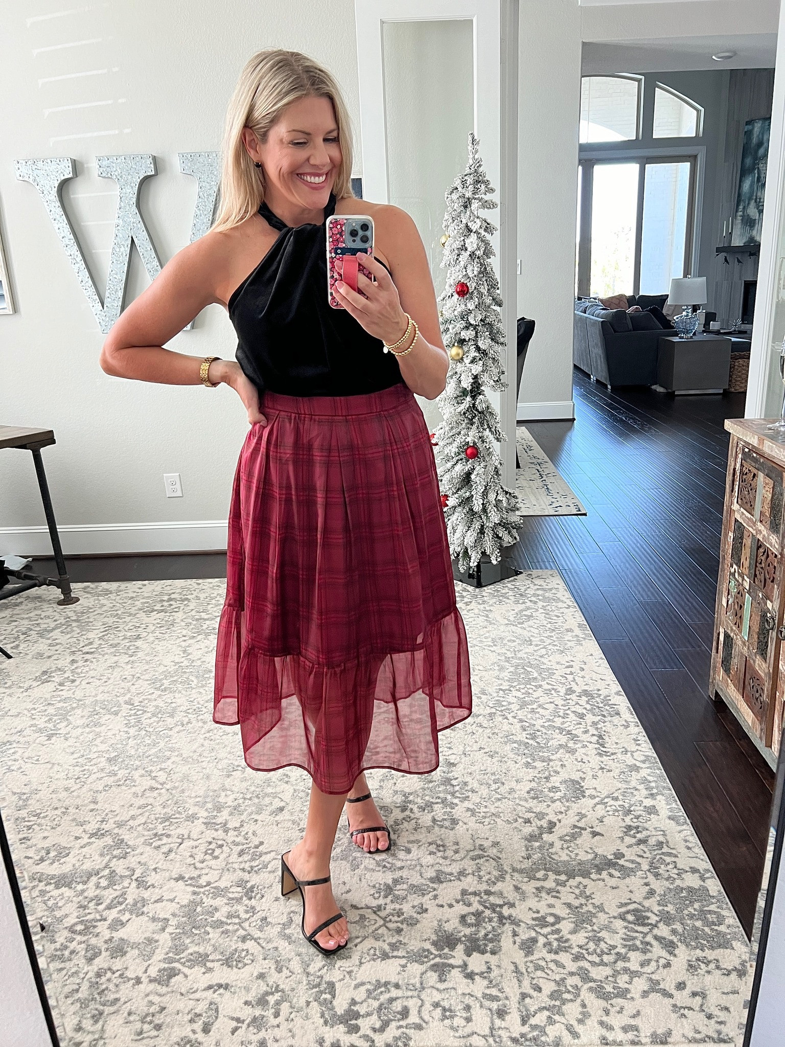 Holiday outfit inspo



Fashion blog  fashion blogger  fashion finds  fashion favorites  holiday glam  Gibsonlook favorite  holiday look inspo  holiday outfit ideas  holiday party outfit idea  trendy holiday fashion  fashion must haves  what I'm lovin  holiday style guide  

#LTKstyletip #LTKHoliday #LTKover40